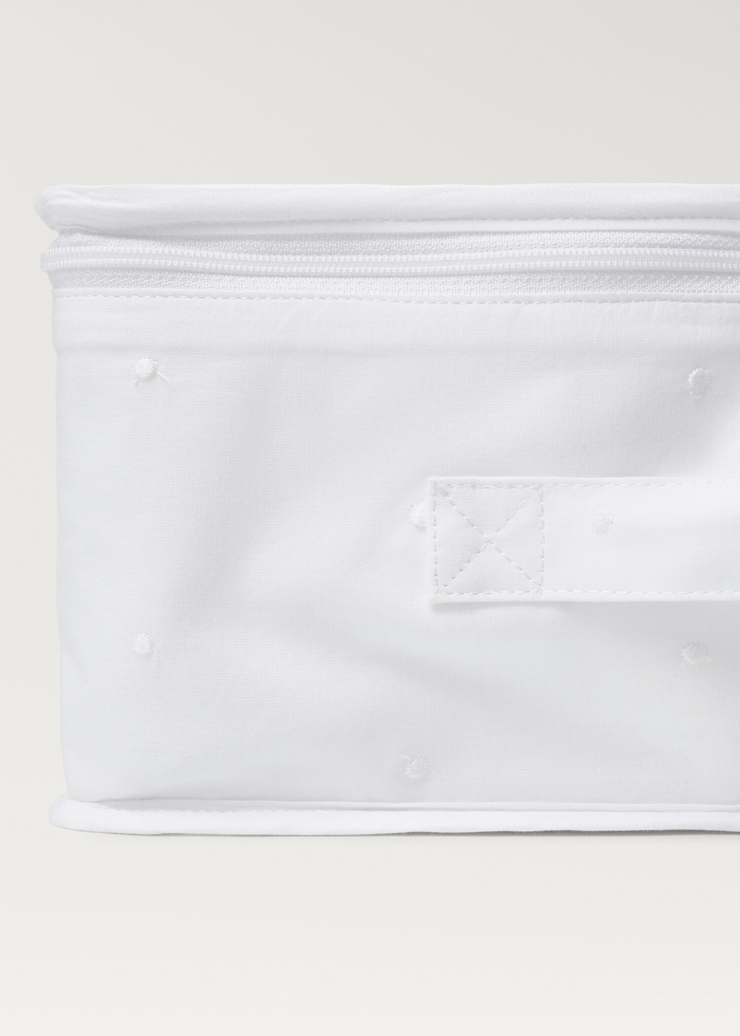 Organising box with embroidered details - Details of the article 2