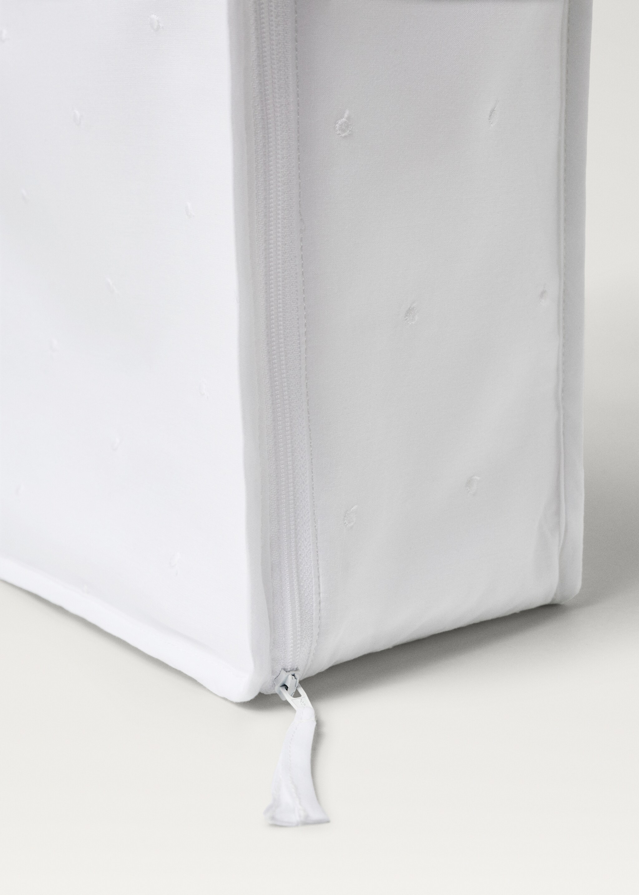 Organising box with embroidered details - Details of the article 3
