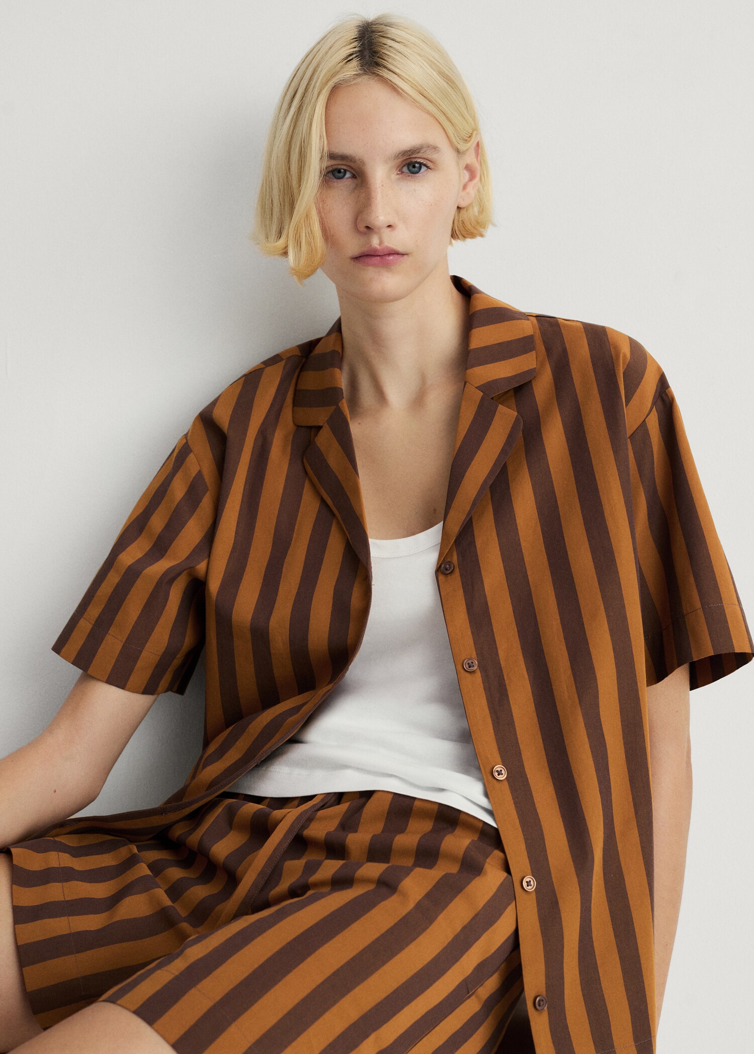 Two-tone woven striped short shirt - Details of the article 2