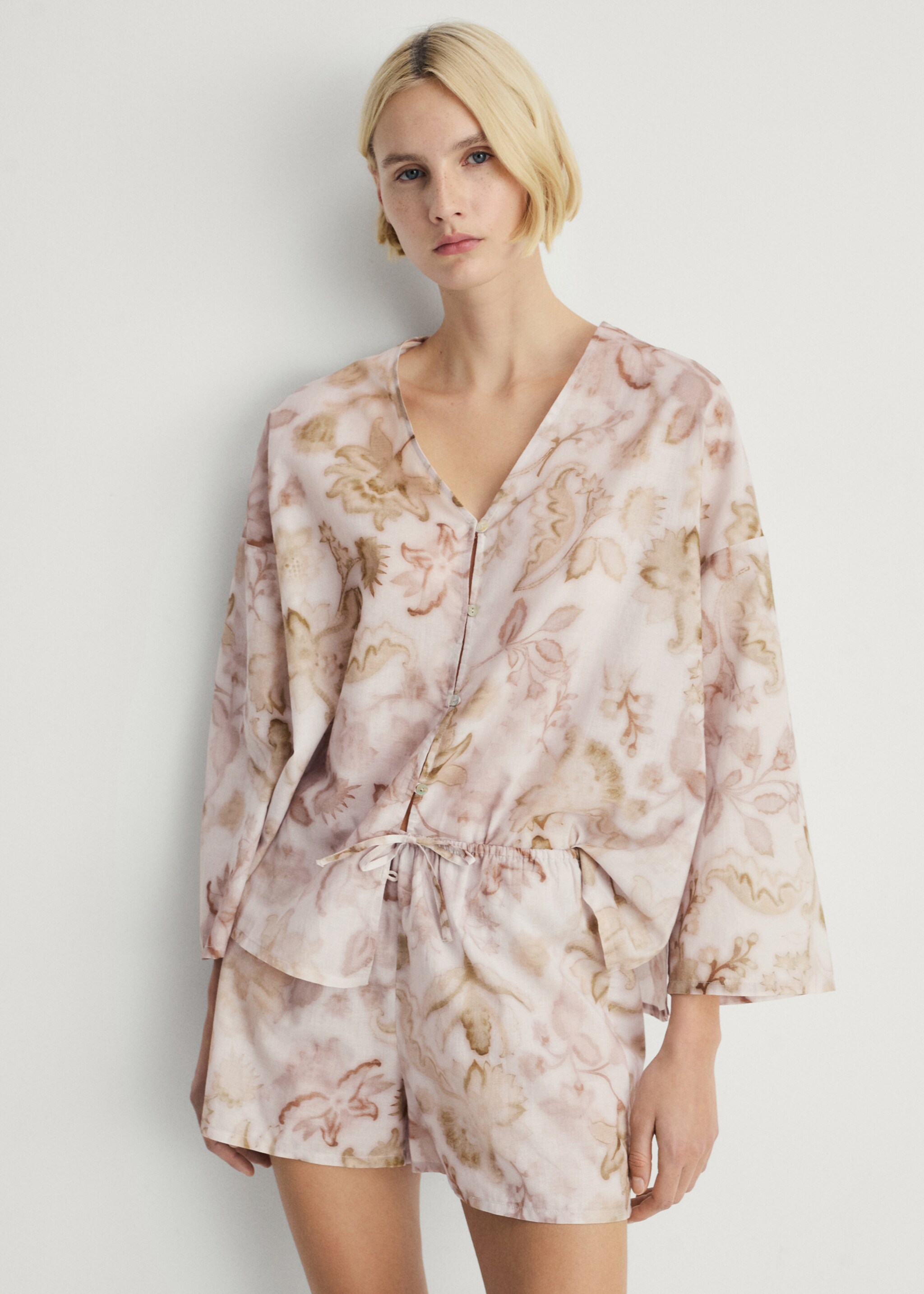 Pyjama shorts with floral detail - Details of the article 1