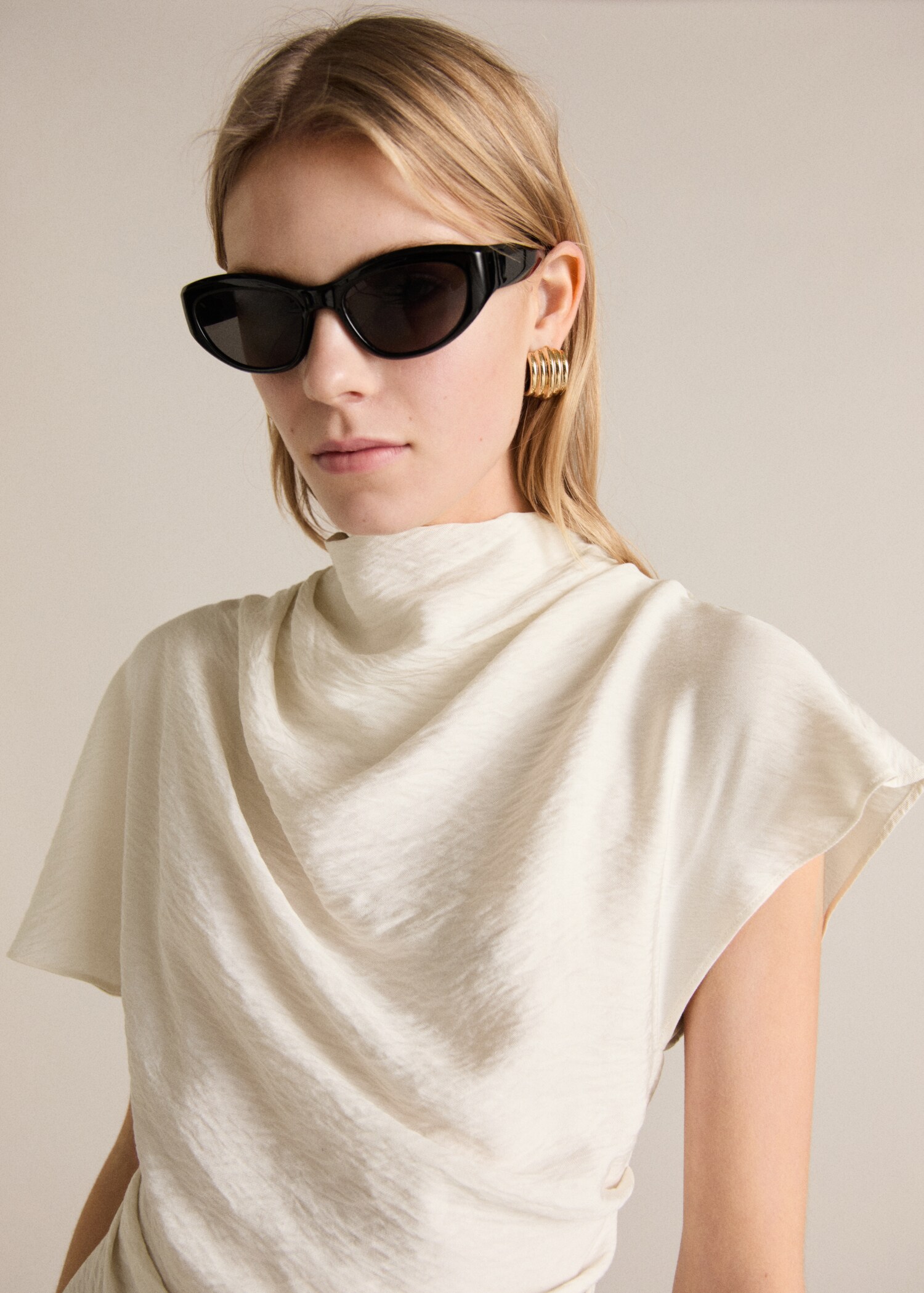 Textured draped blouse - Details of the article 1