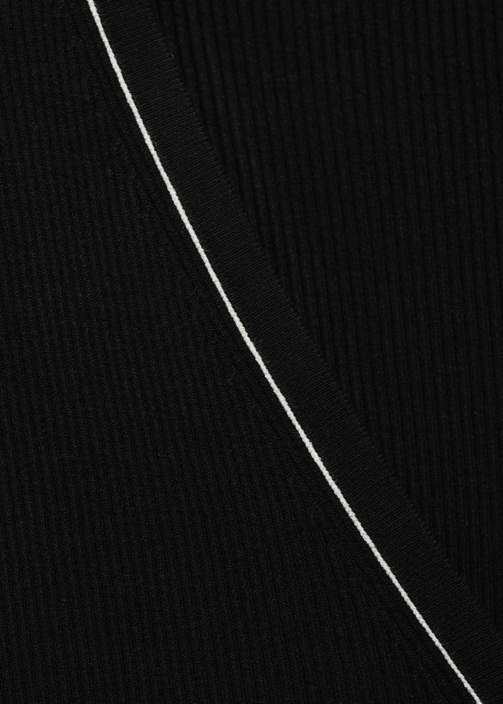 V-neck knitted cardigan - Details of the article 8