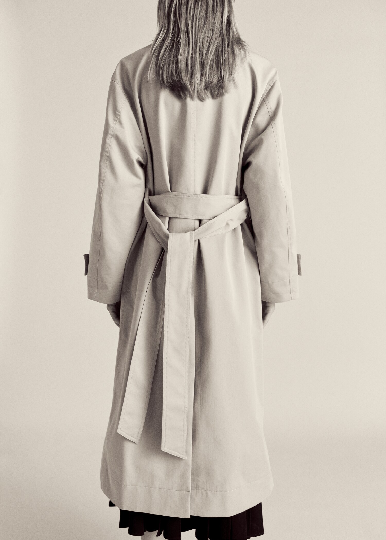 Trench largo oversize doble botonadura - Reverso del artículo