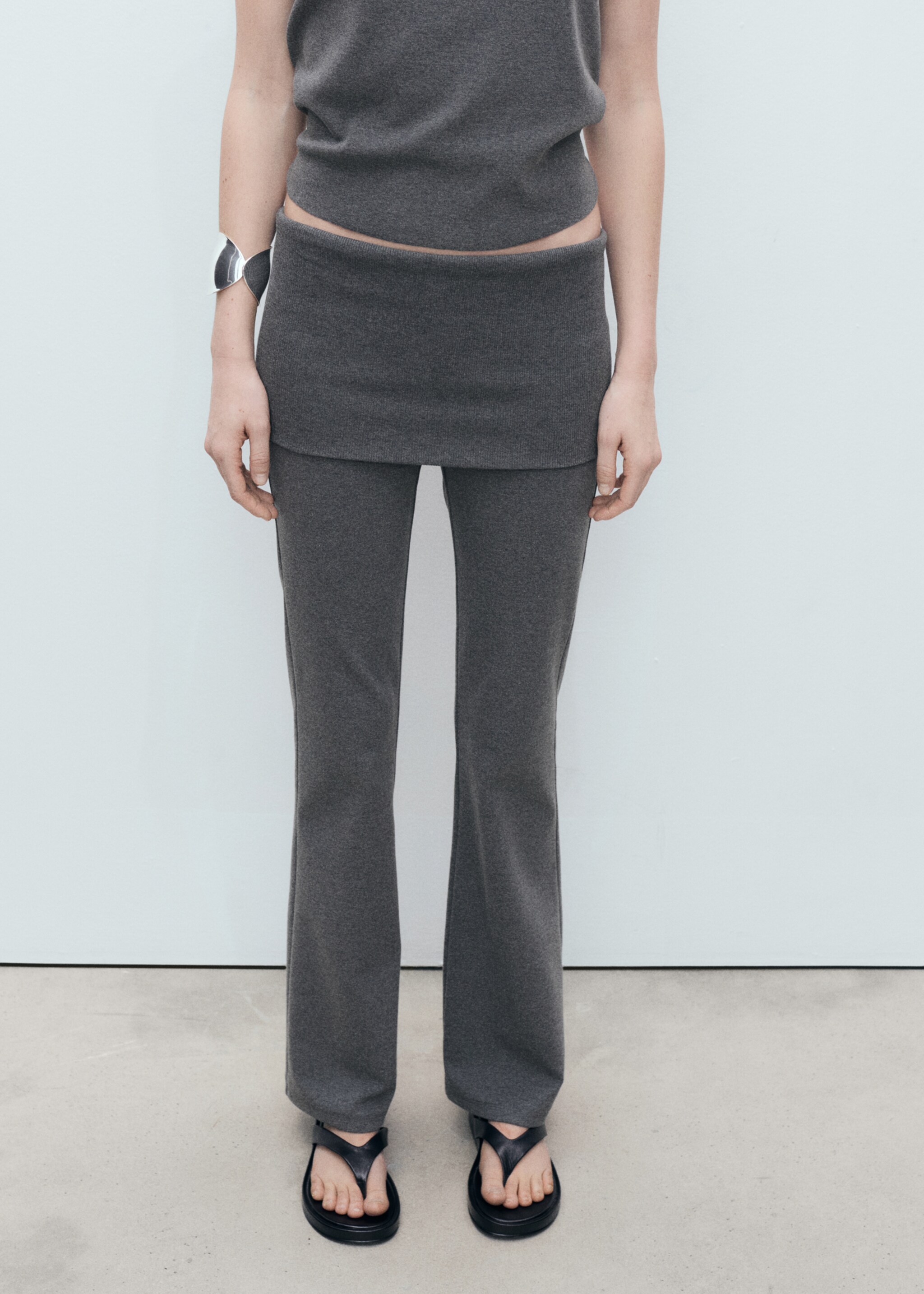 Flared trousers with turn-up waist - Medium plane