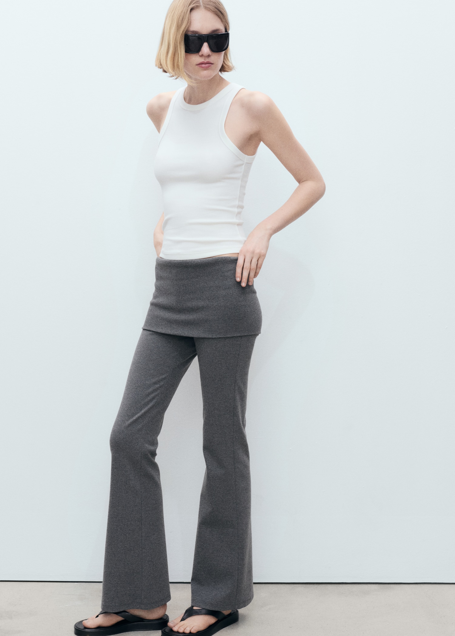 Flared trousers with turn-up waist - Details of the article 1