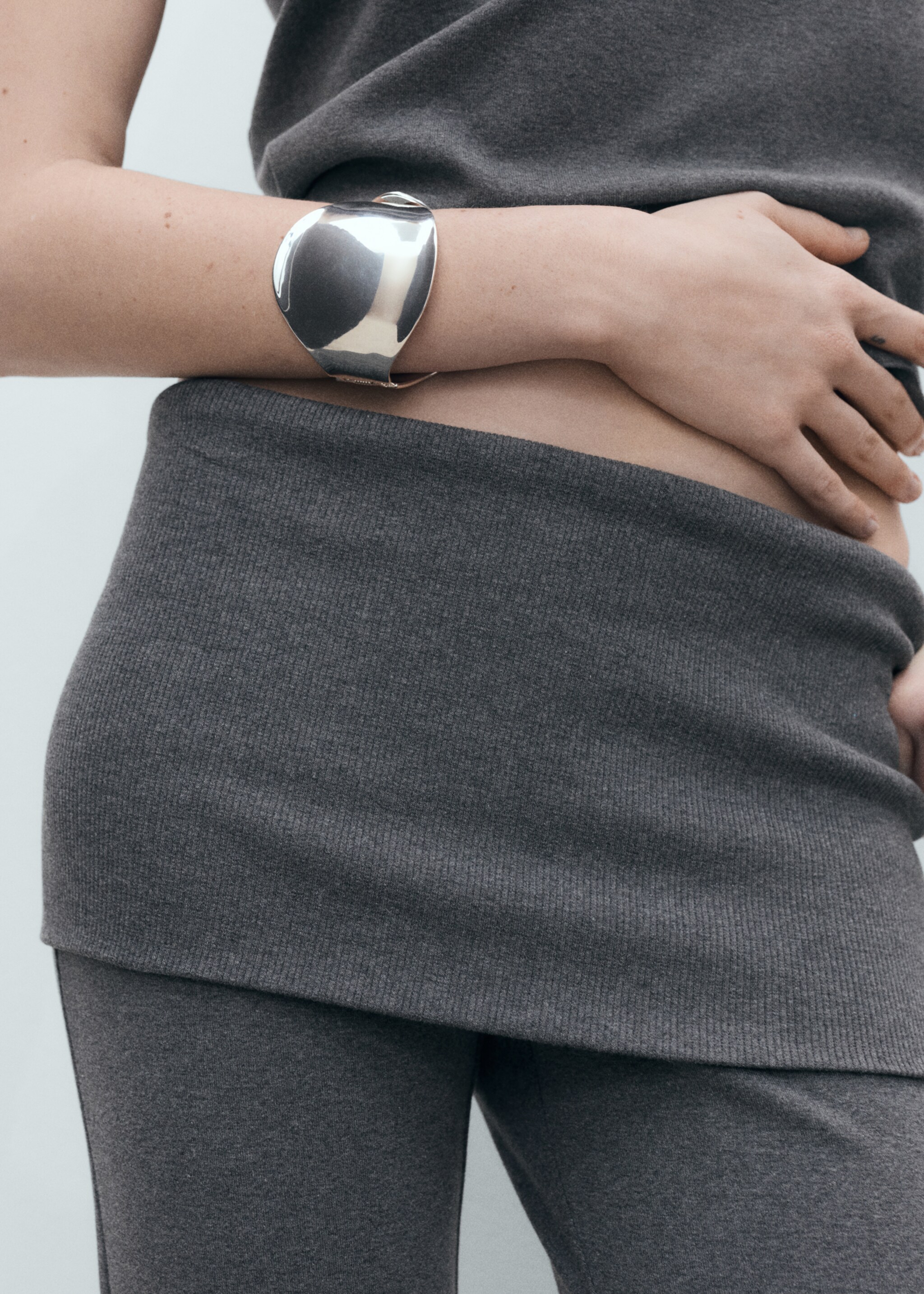 Flared trousers with turn-up waist - Details of the article 6