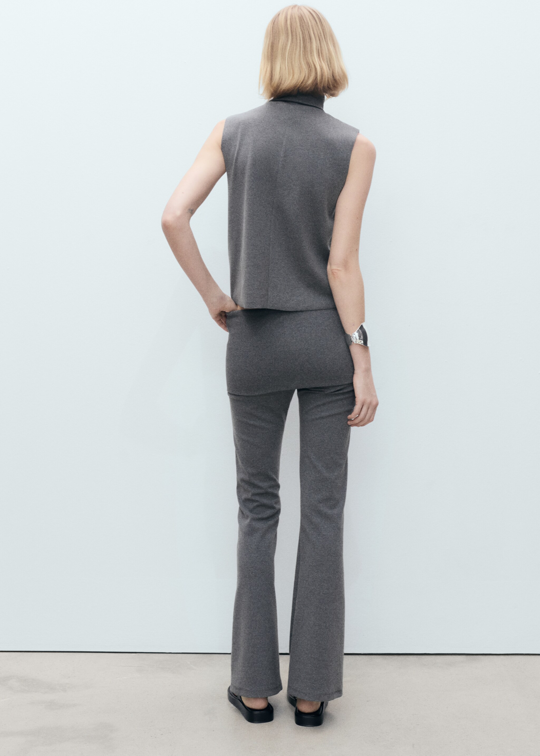Flared trousers with turn-up waist - Reverse of the article