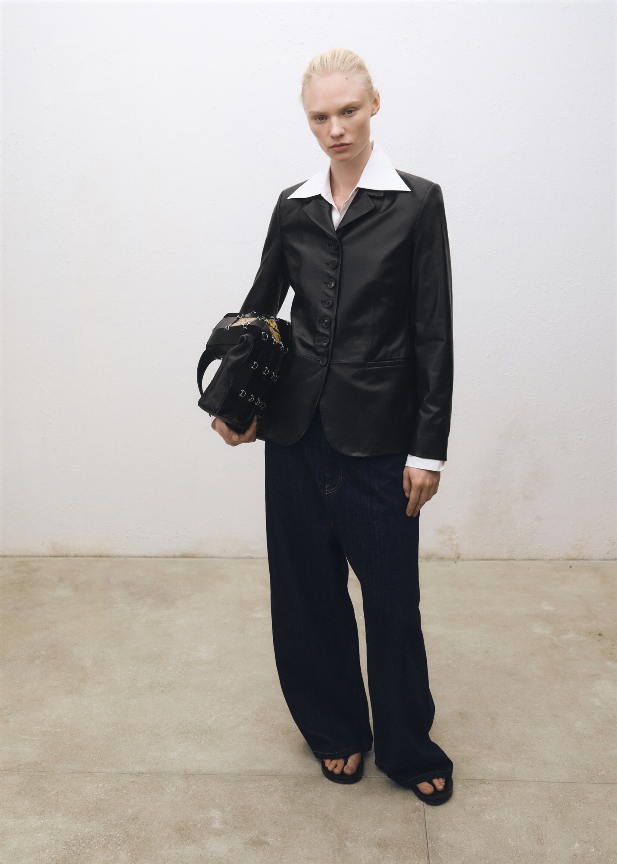 Leather jacket with buttons - Details of the article 1