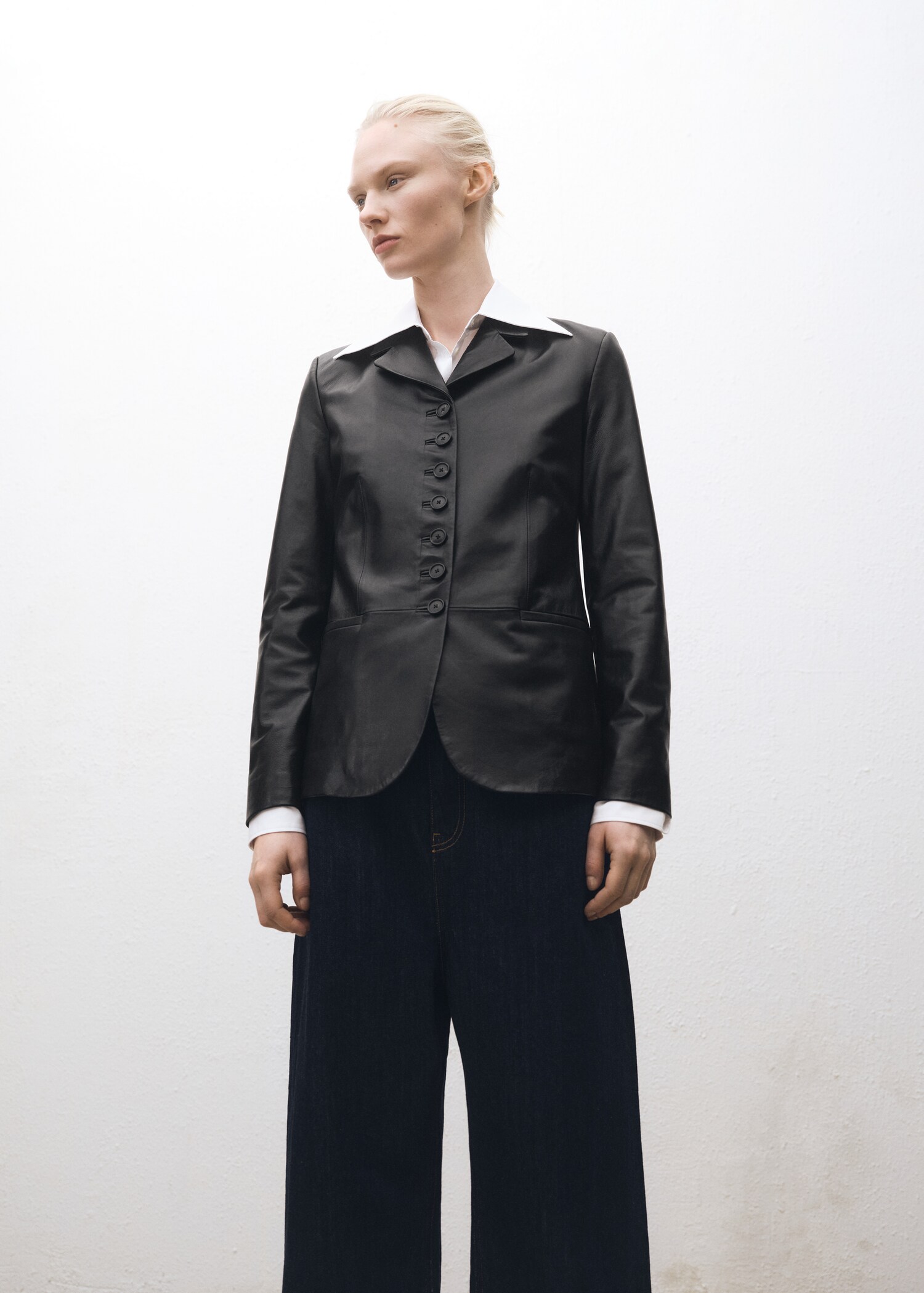 Leather jacket with buttons - Details of the article 6