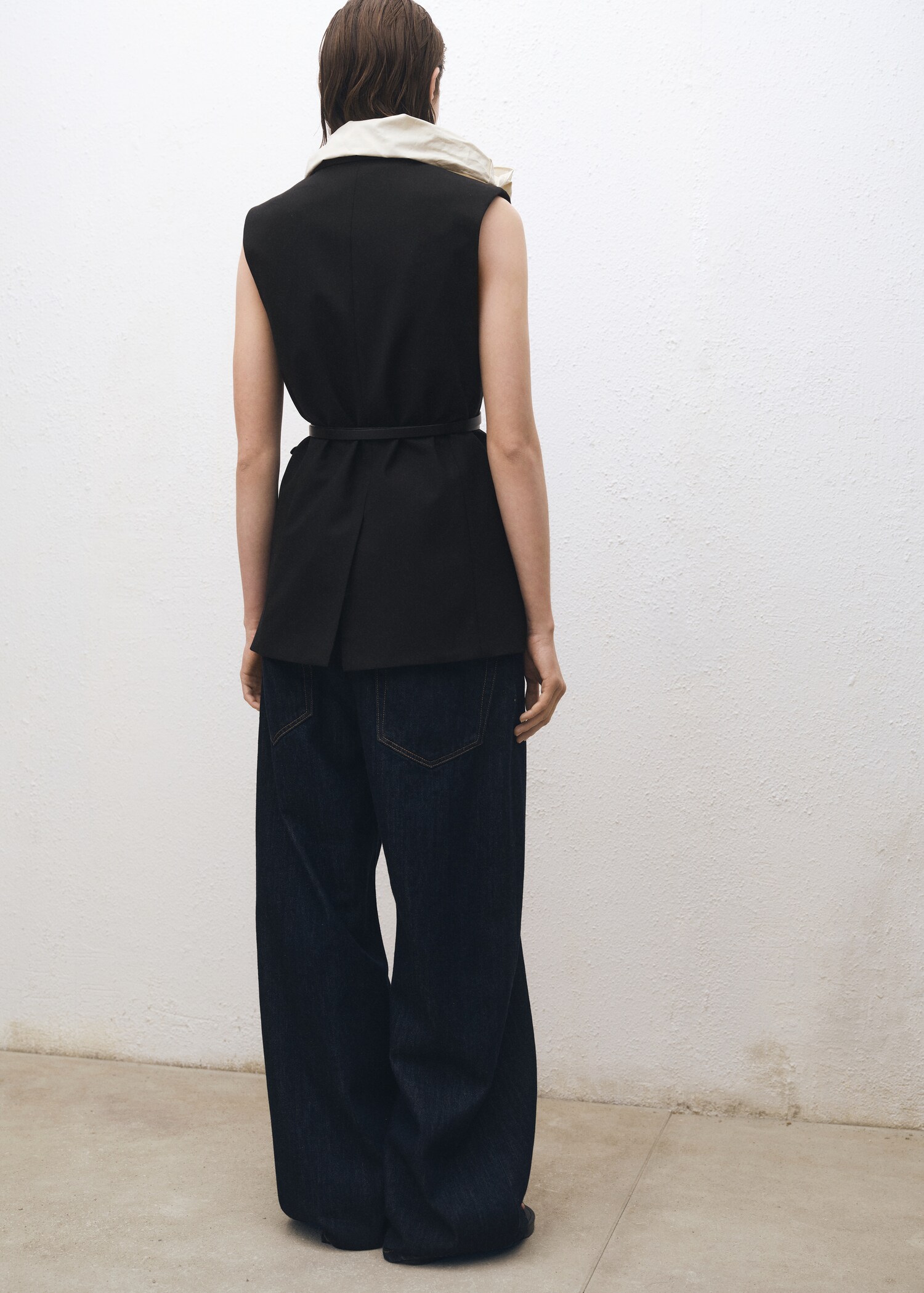 Wool-blend waistcoat with lapels - Reverse of the article