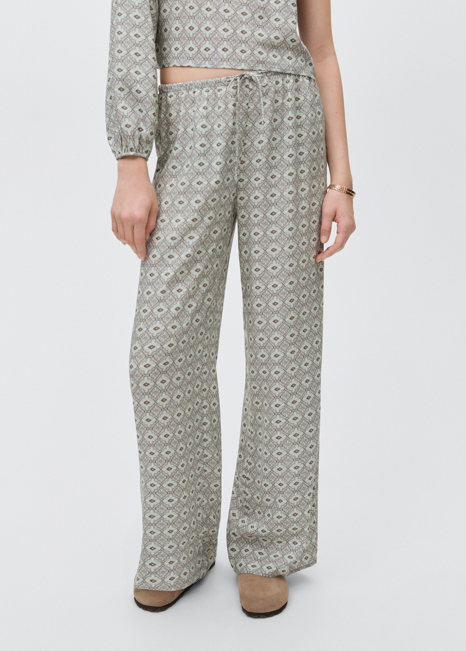 Pantalón fluido estampado - Plano medio