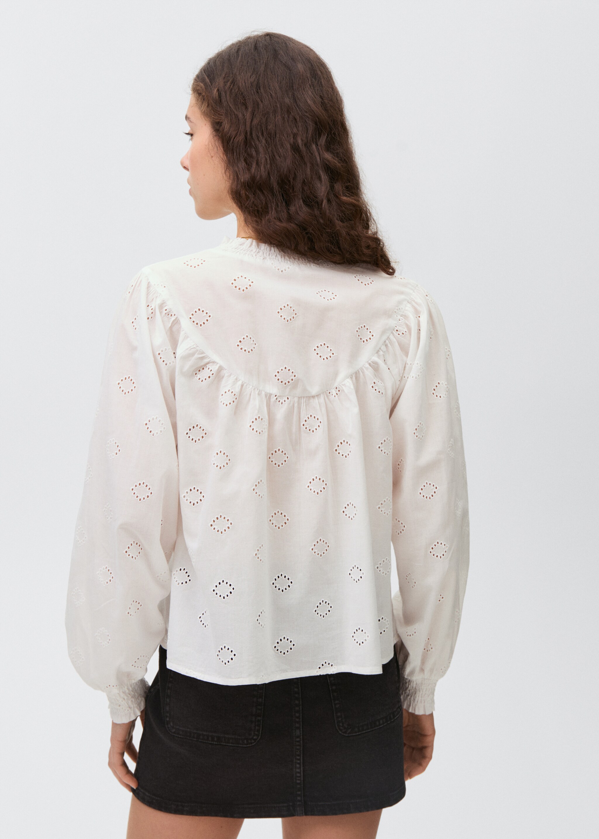 Bluse mit Broderie Anglaise - Rückseite des Artikels