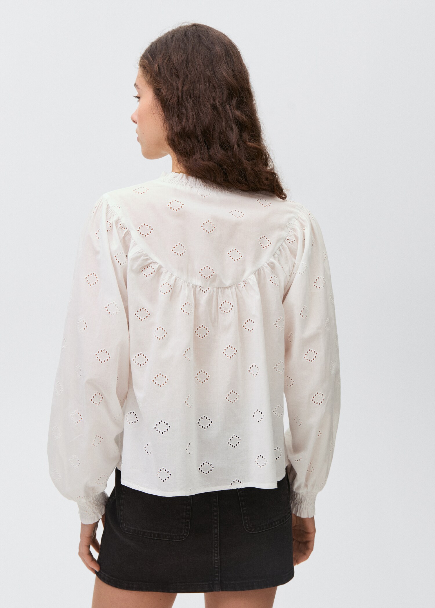 Blouse met Engelse broderie - Achterkant van het artikel
