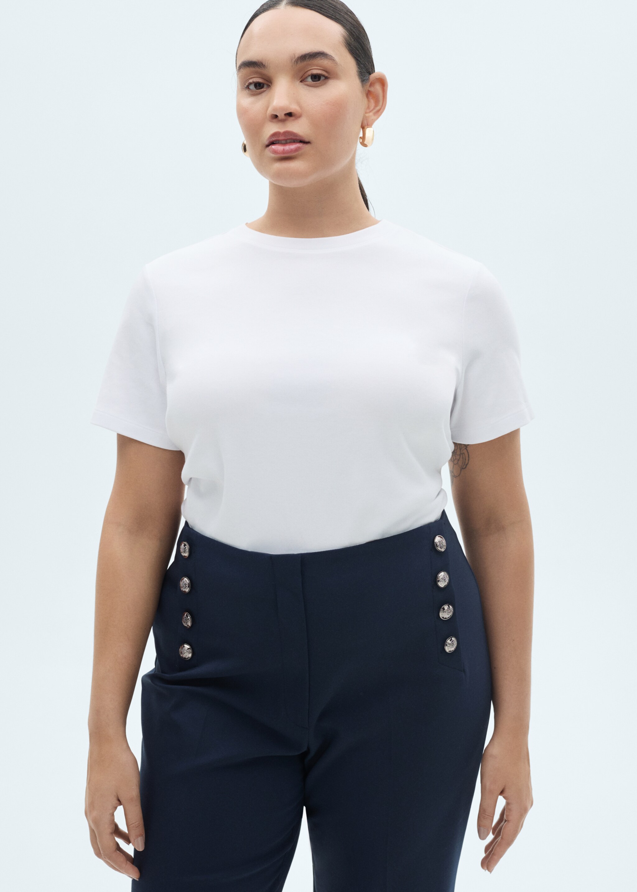 Straight trousers with jewel buttons - Details of the article 4
