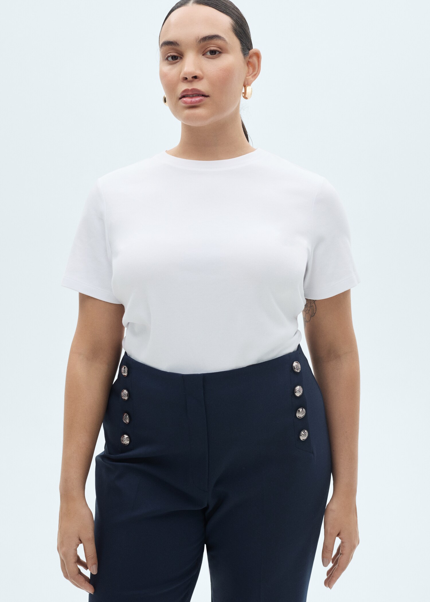 Straight trousers with jewel buttons - Details of the article 4