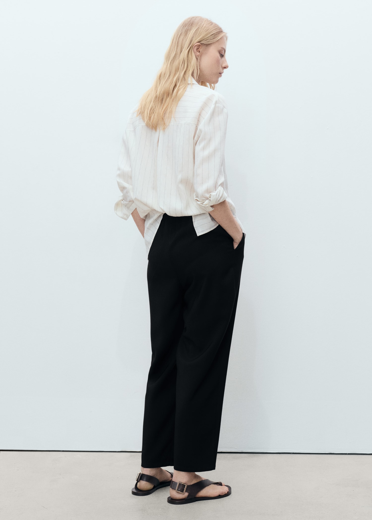 Elastic waist flowy trousers - Reverse of the article