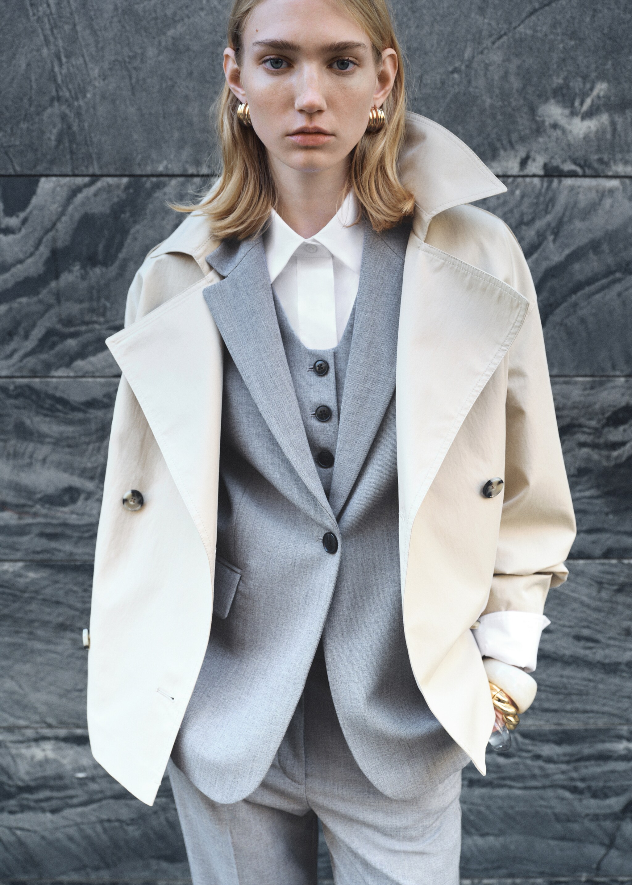 Kurzer zweireihiger Trenchcoat - Detail des Artikels 7