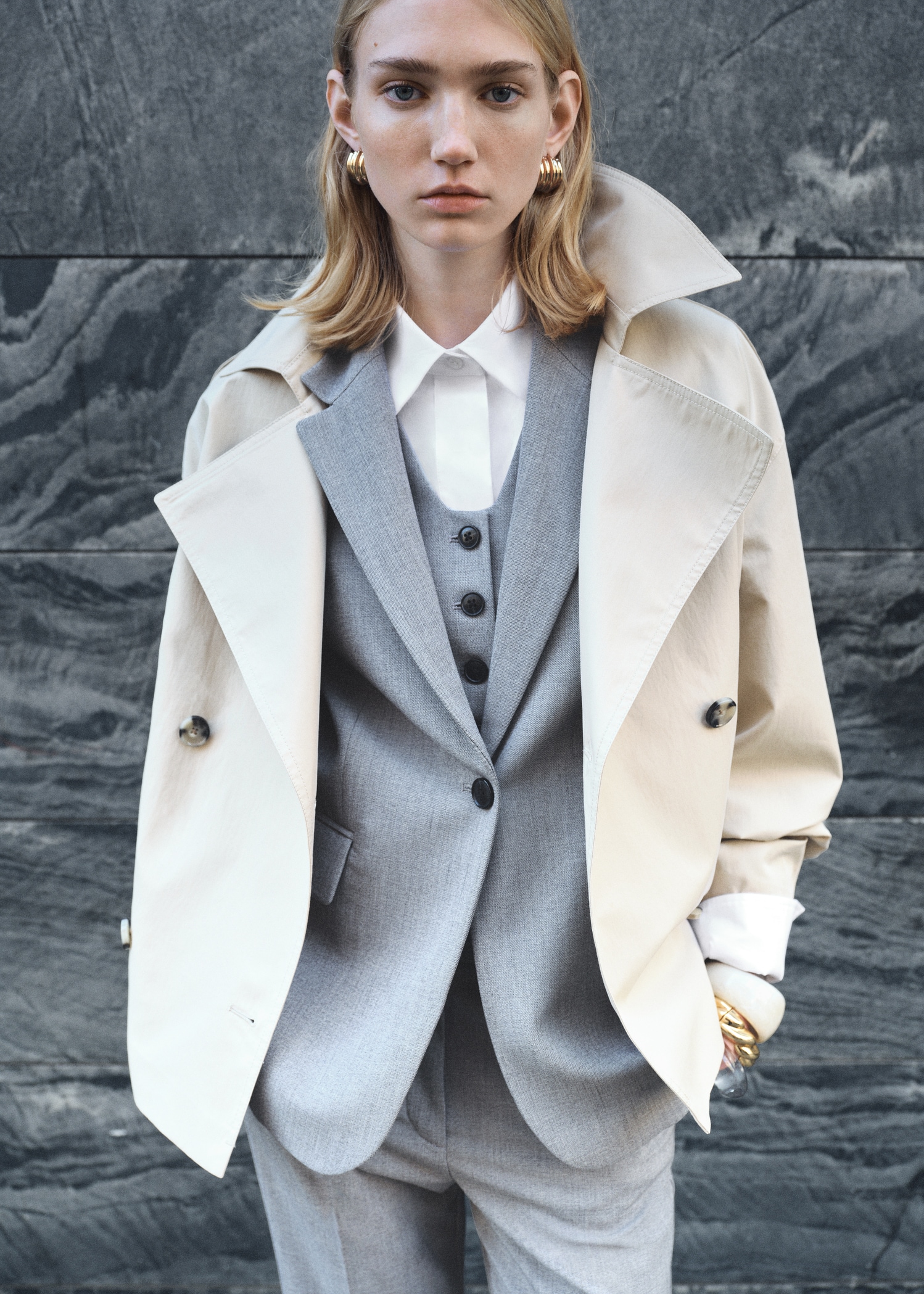 Double-breasted cropped trench coat - Details of the article 7