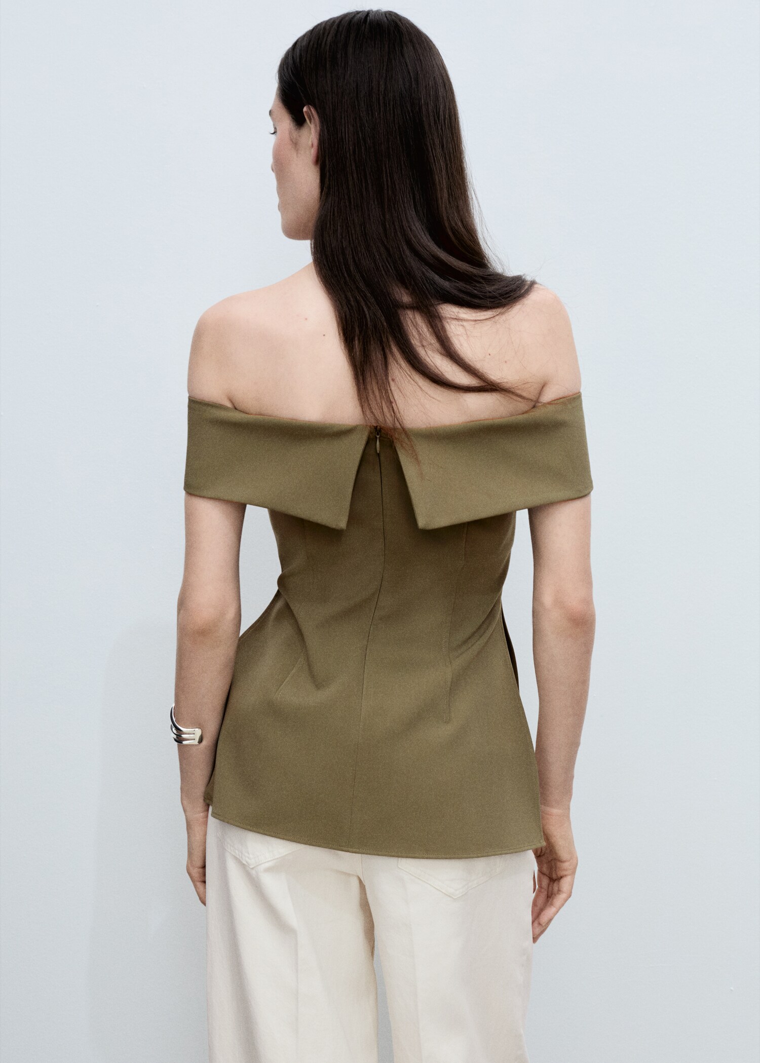 Fitted off-the-shoulder top - Reverse of the article