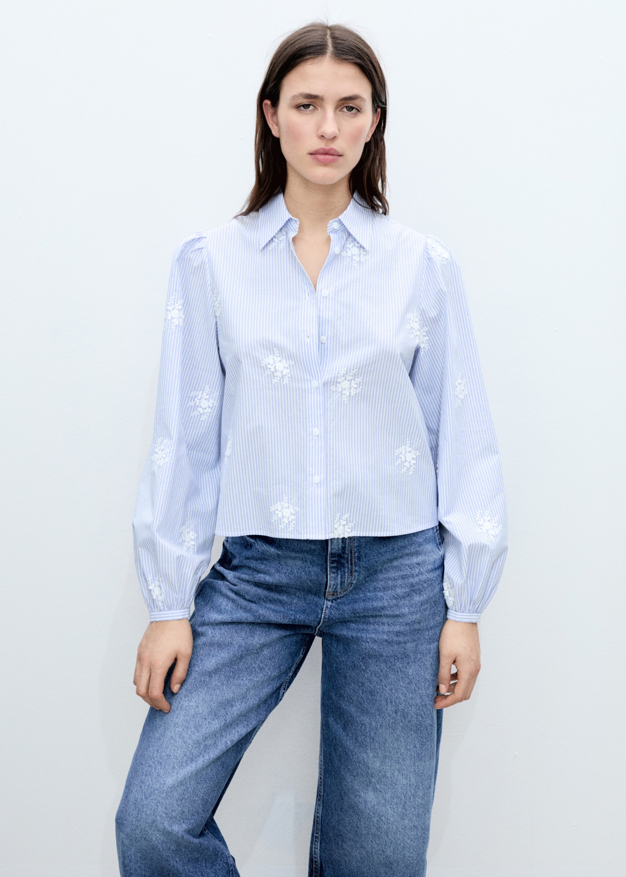 Gestreept T-shirt met bloemborduursel - Middenvlak