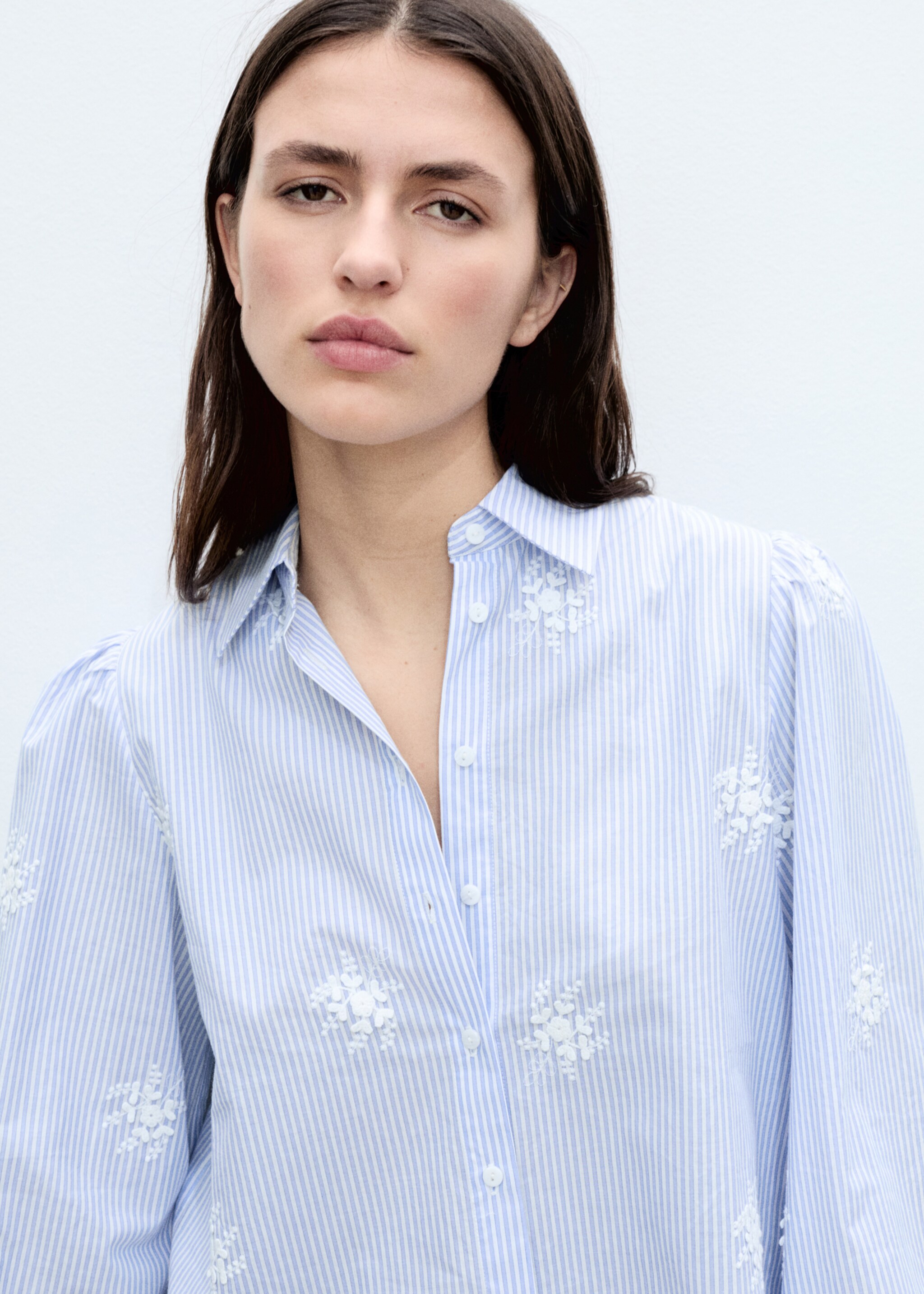 Gestreept T-shirt met bloemborduursel - Detail van het artikel 1