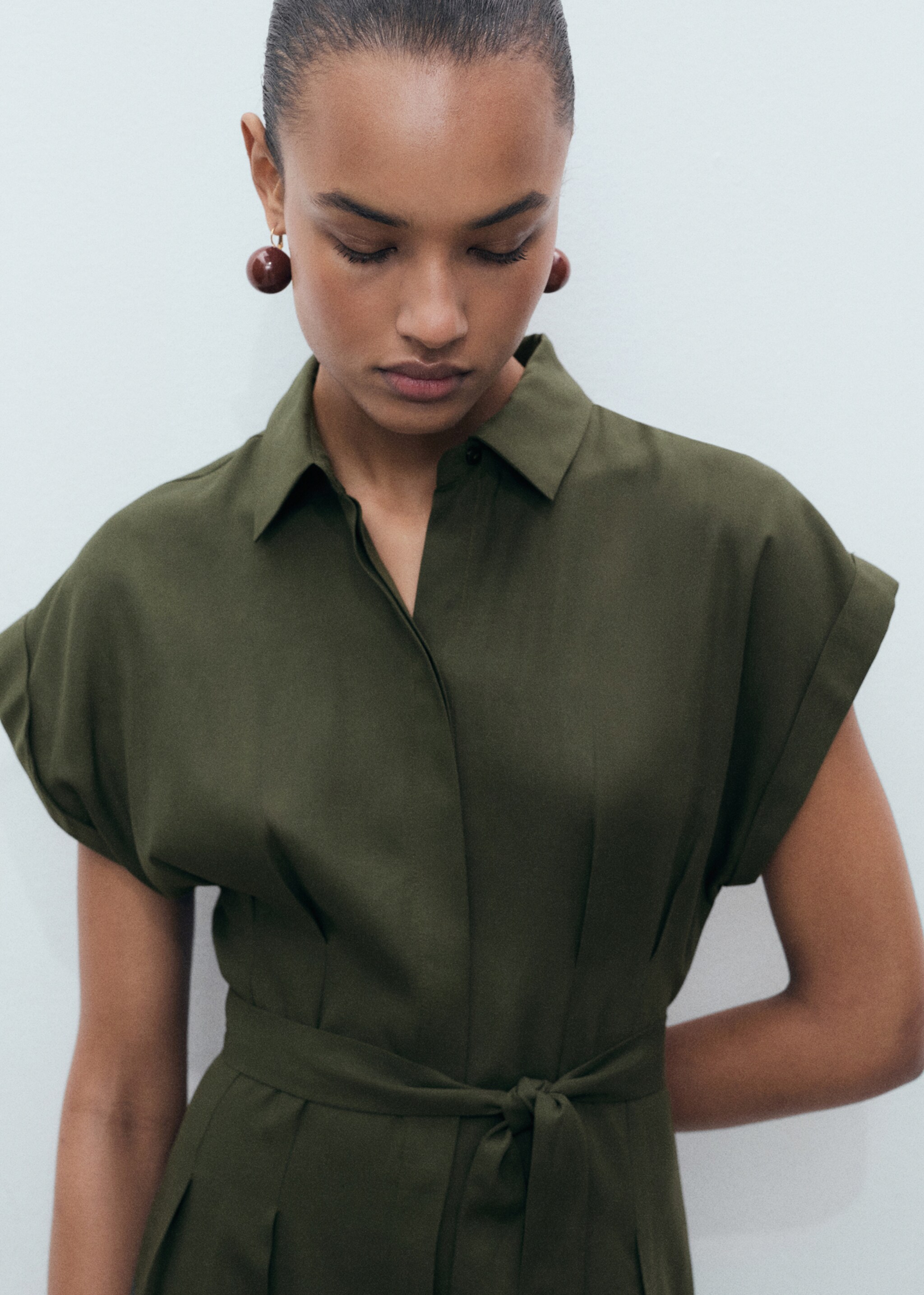 Vestido camiseiro de linho e liocel com cinto - Pormenor do artigo 1