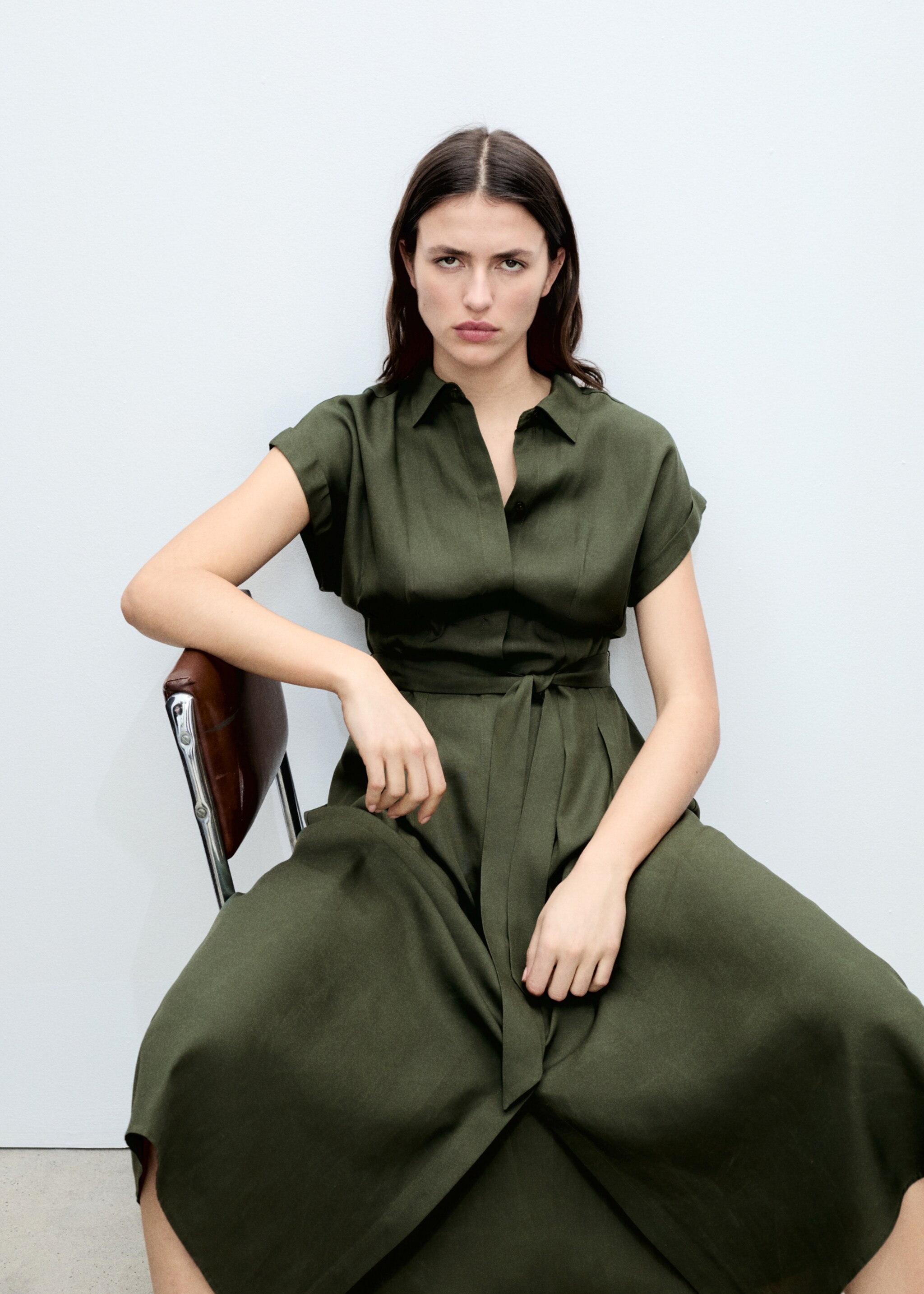 Vestido camiseiro de linho e liocel com cinto - Pormenor do artigo 2