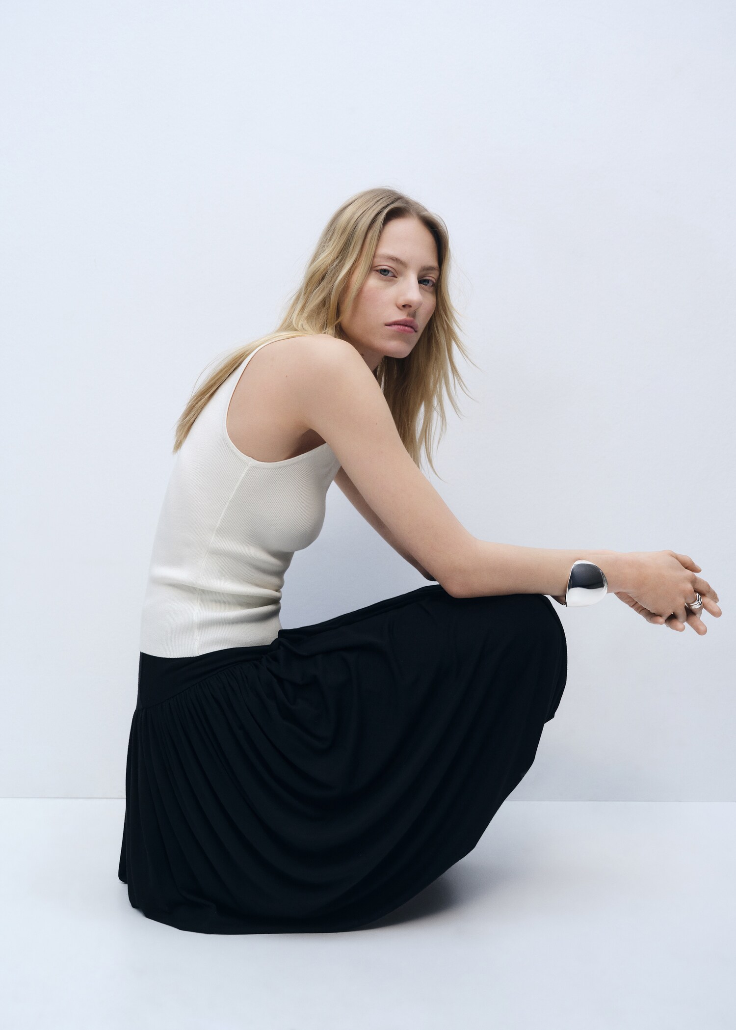 Sleeveless fitted knitted top - Details of the article 2