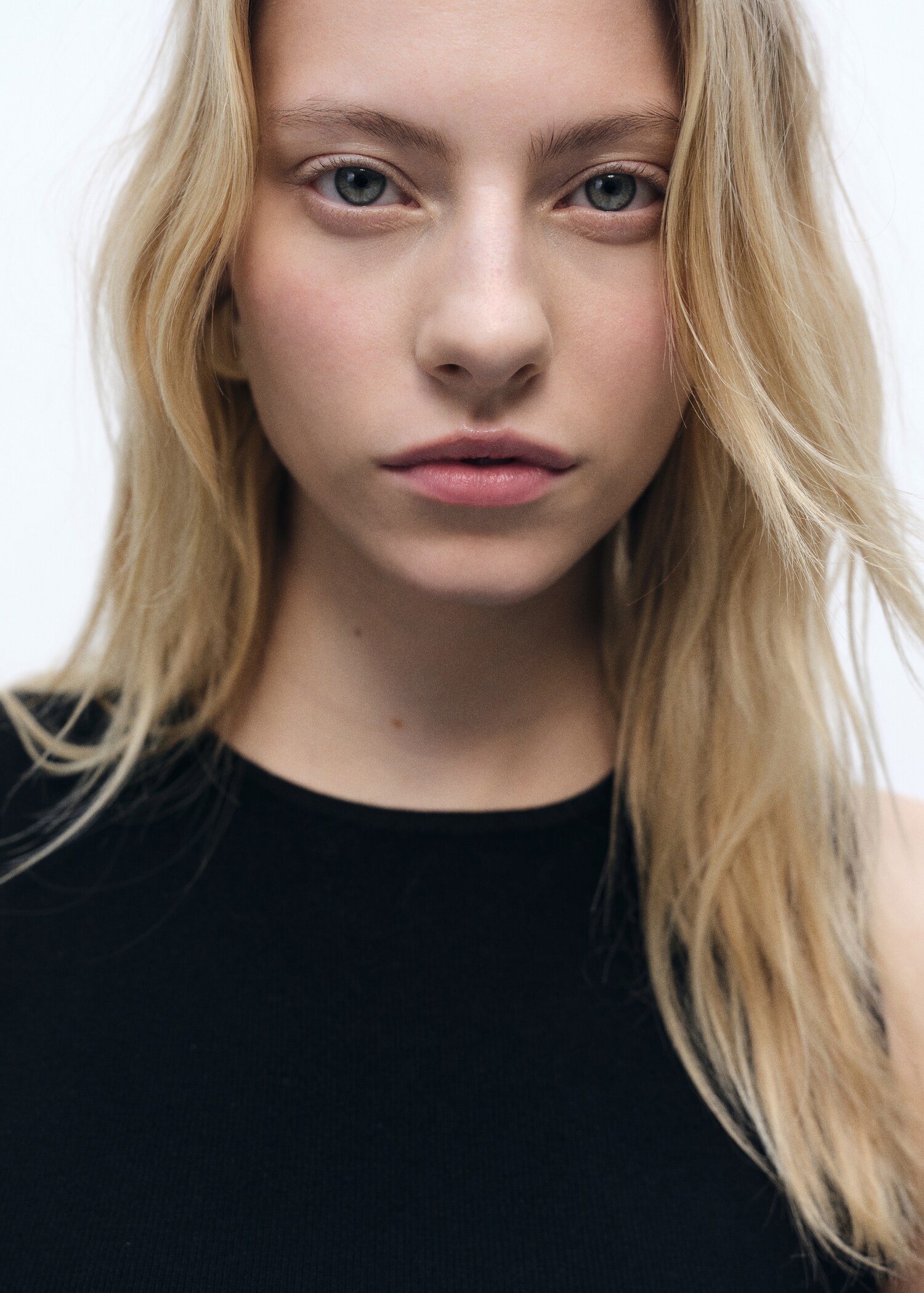 Sleeveless fitted knitted top - Details of the article 1