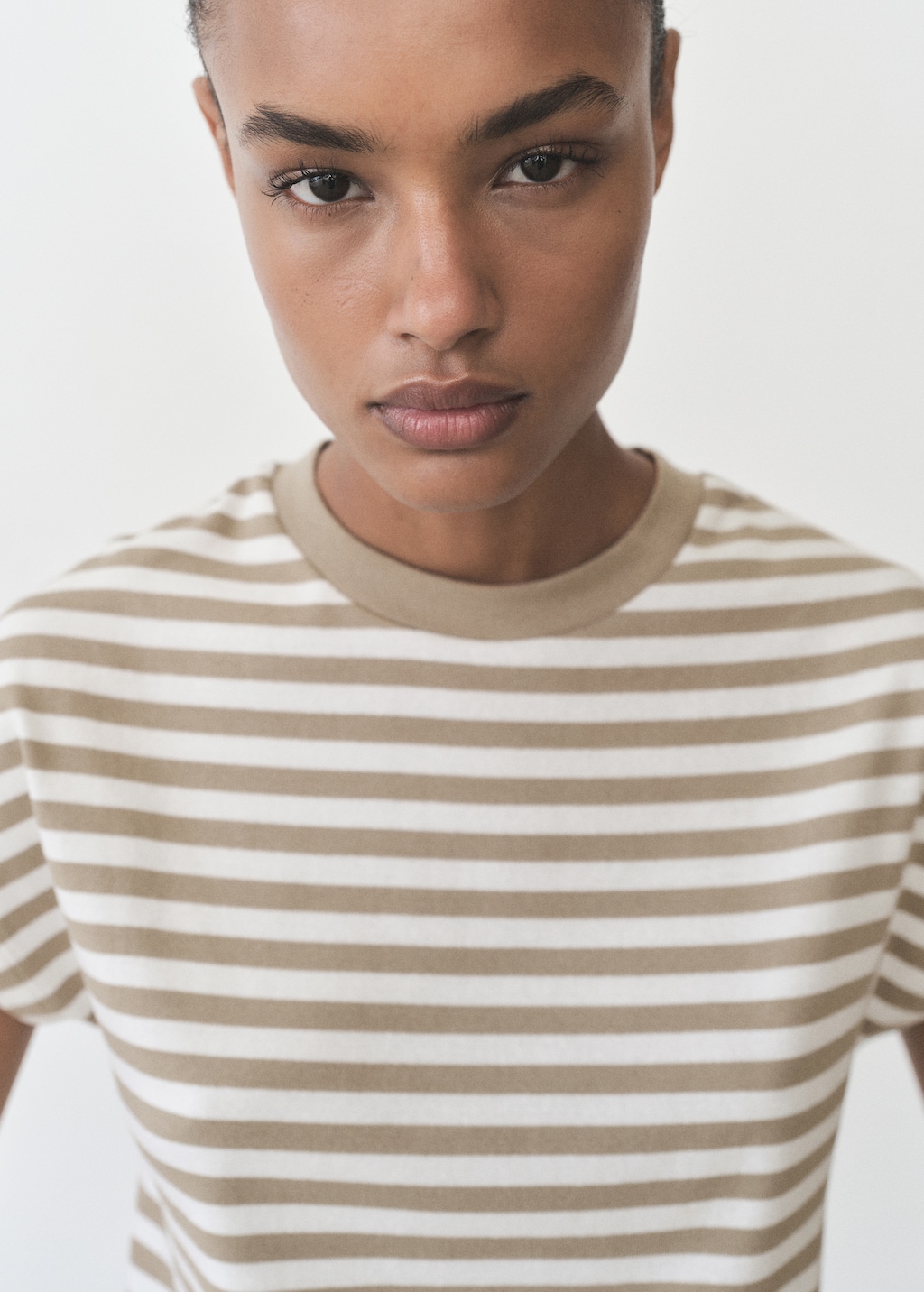 Striped short-sleeved t-shirt - image 4