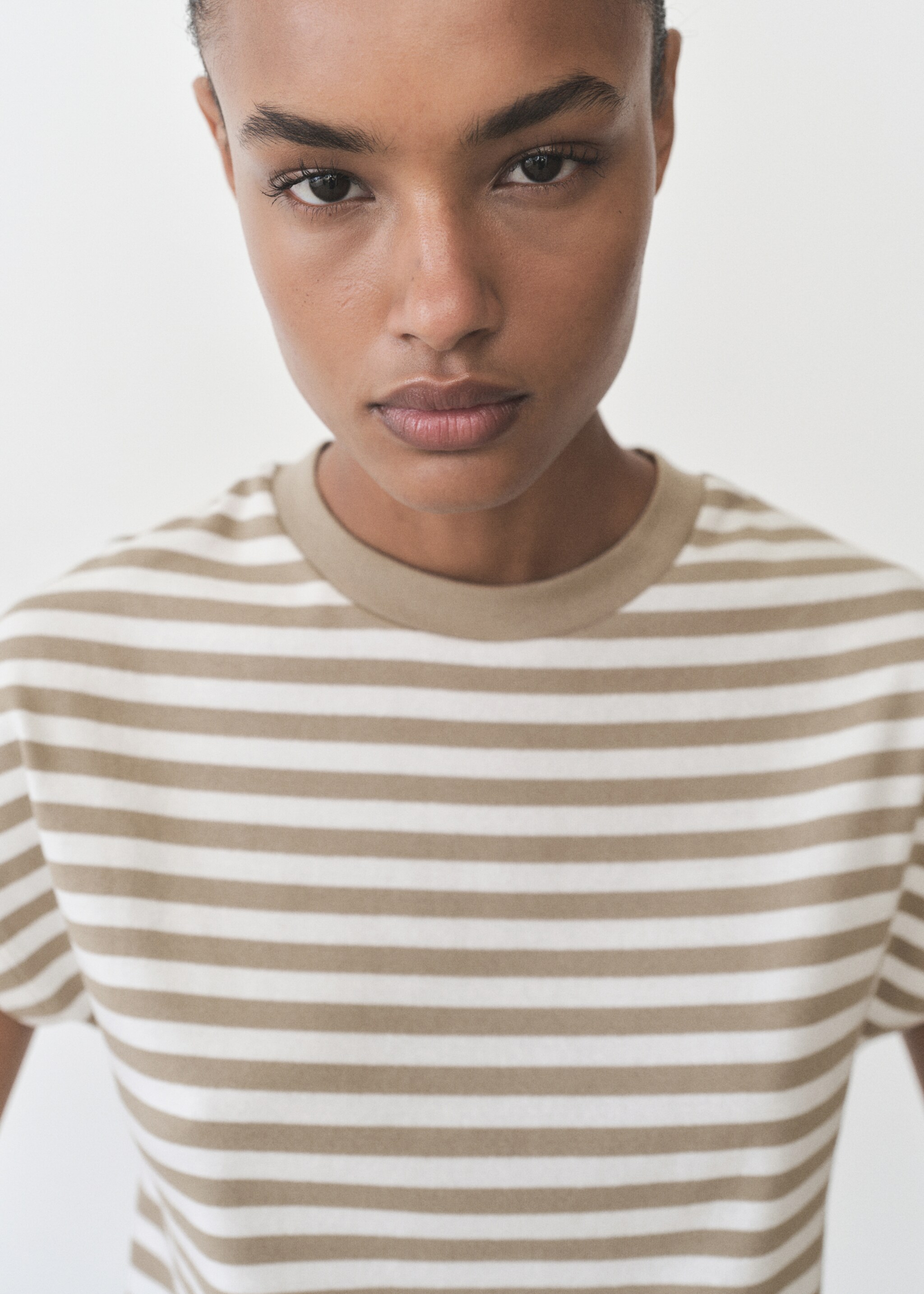 Striped short-sleeved t-shirt - Details of the article 1