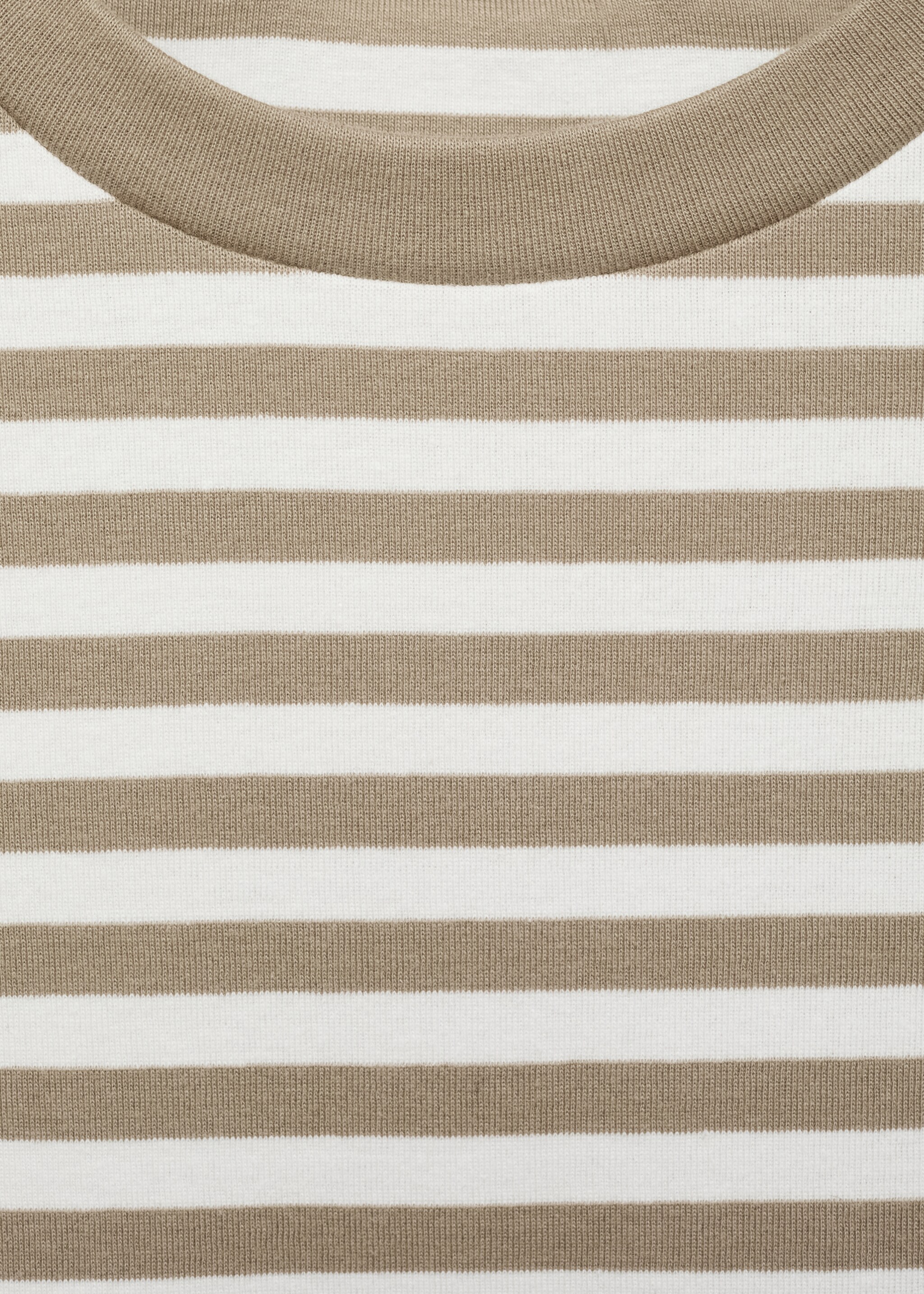 Striped short-sleeved t-shirt - Details of the article 8