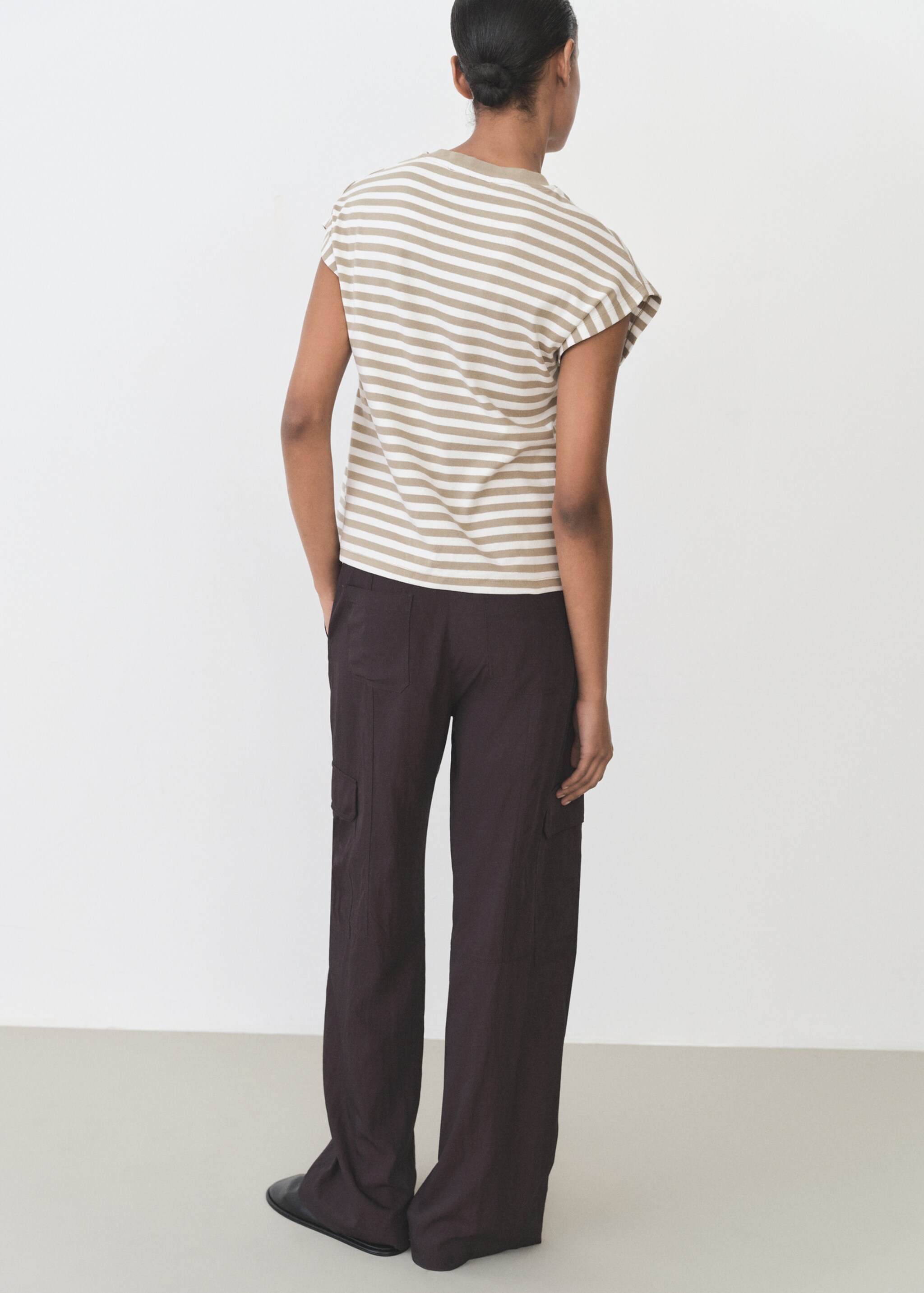 Striped short-sleeved t-shirt - Reverse of the article