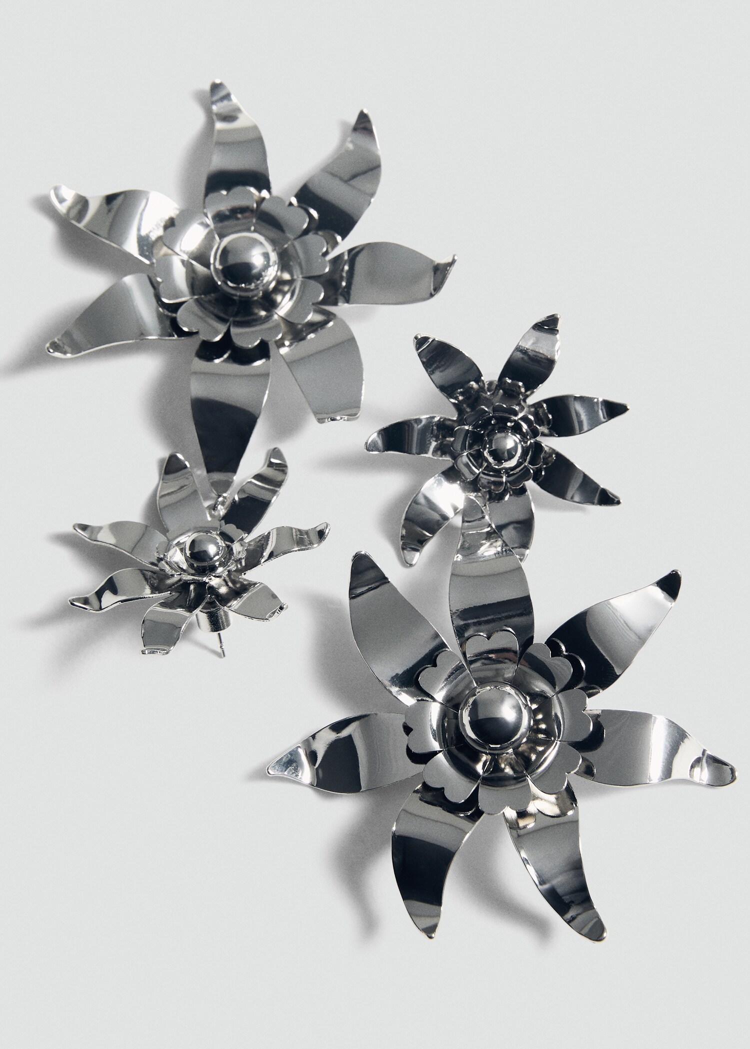 Flower pendant earrings - Details of the article 1