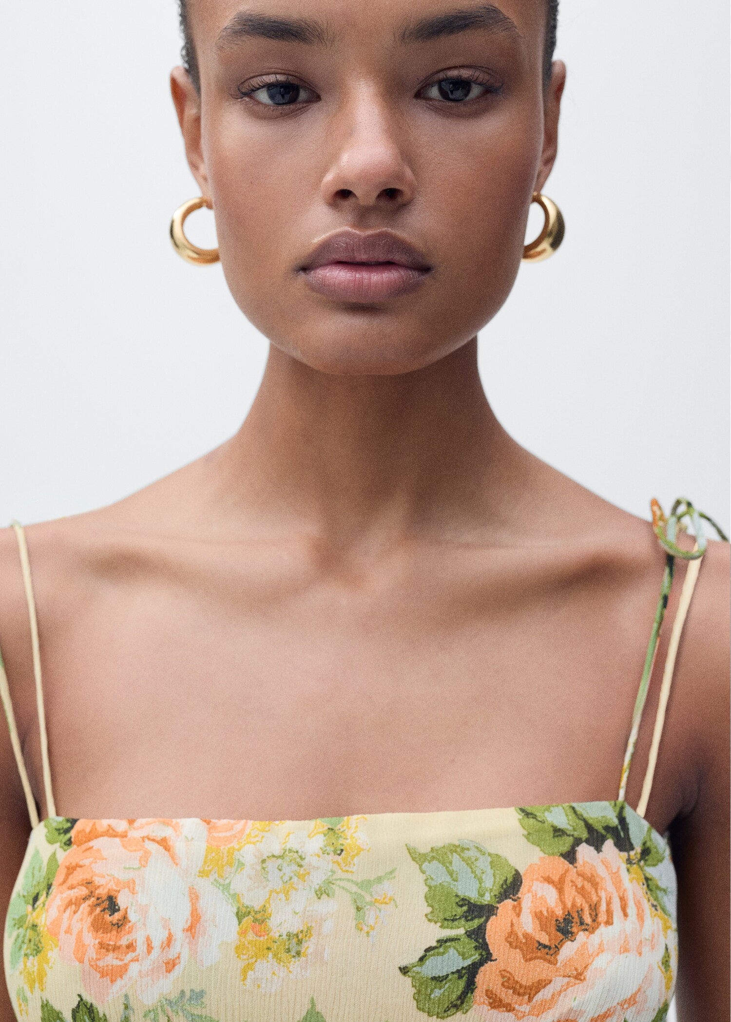 Short floral-print dress with ruffle detail - Details of the article 1