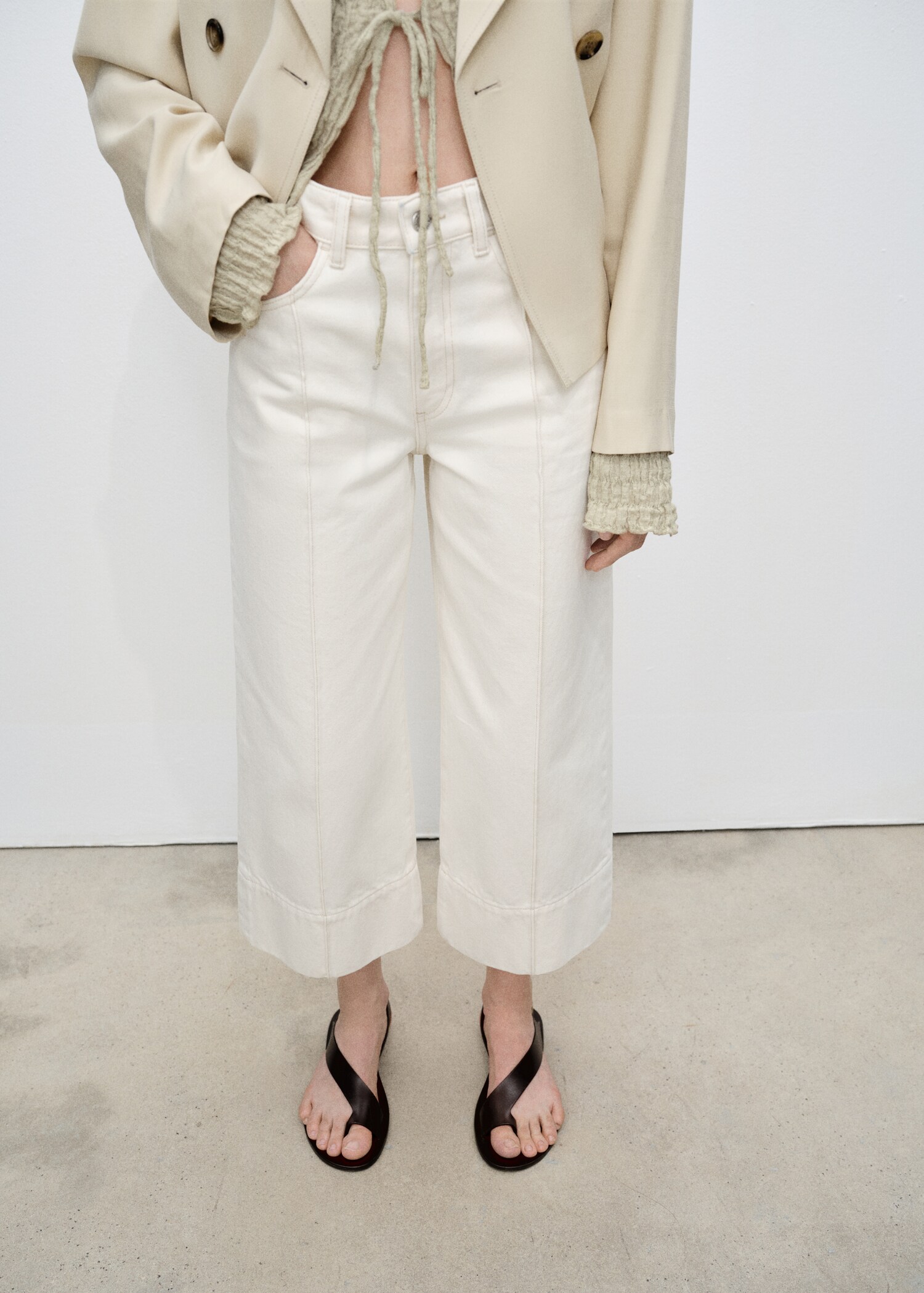 Jeans wideleg crop costuras - Plano medio