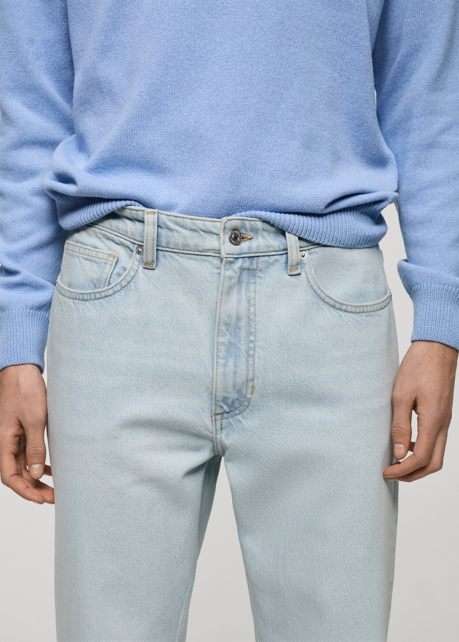 Cropped carrot-fit jeans - Details of the article 1
