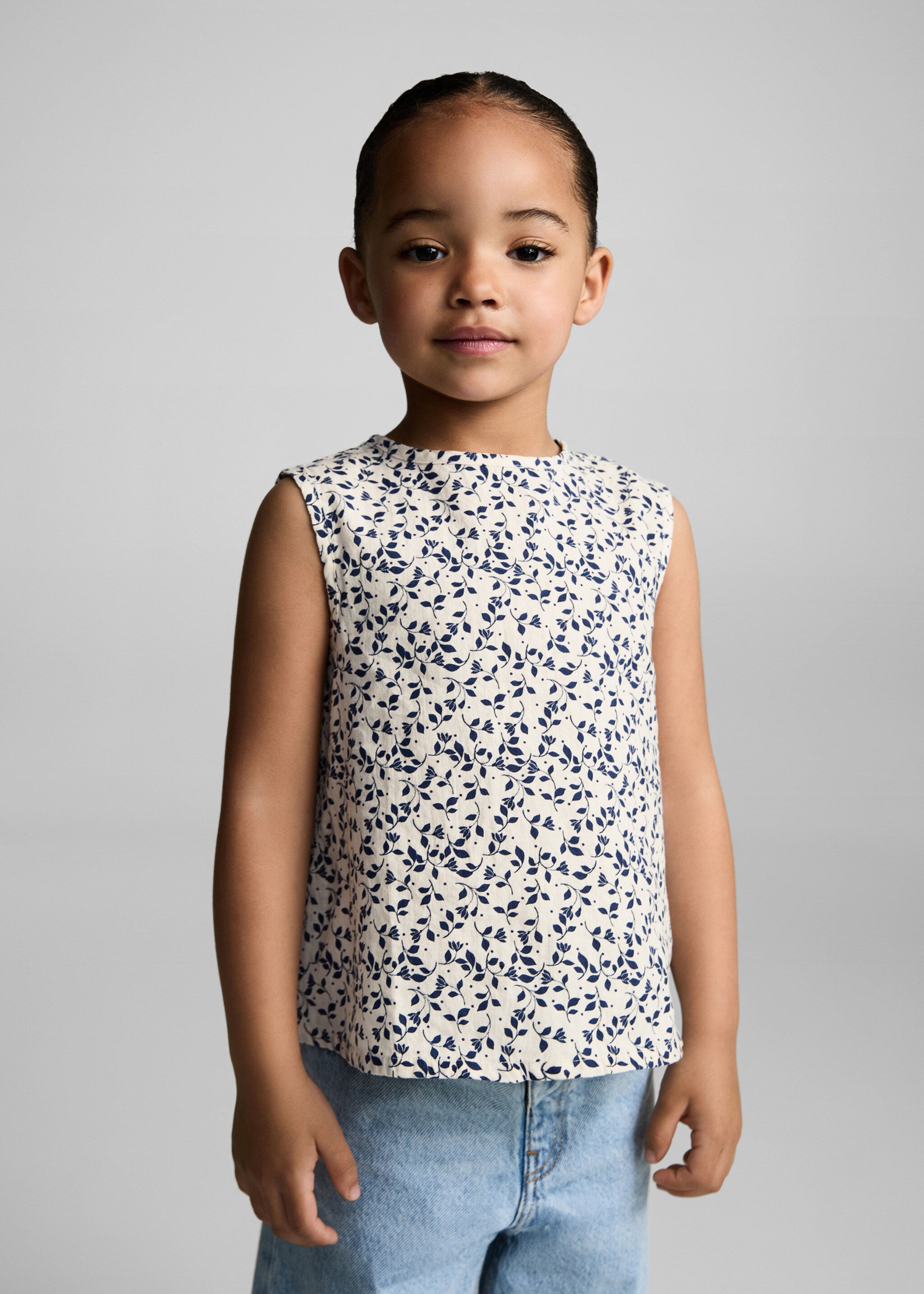 Blusa estampada sin mangas - Plano medio