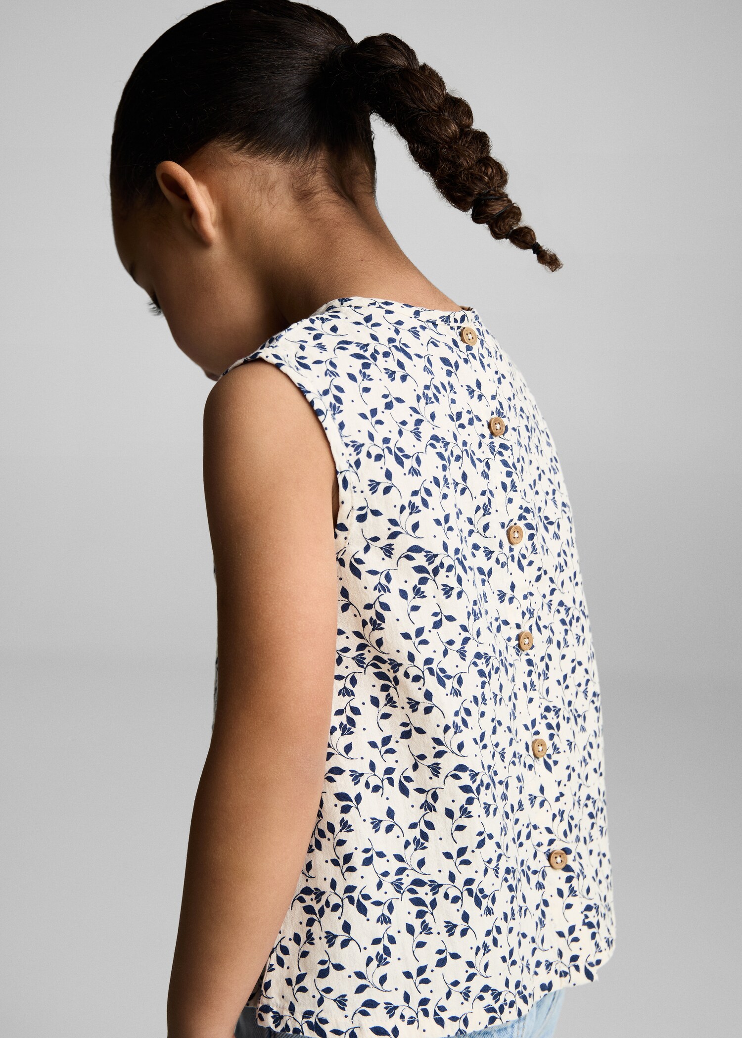 Sleeveless printed blouse - Reverse of the article