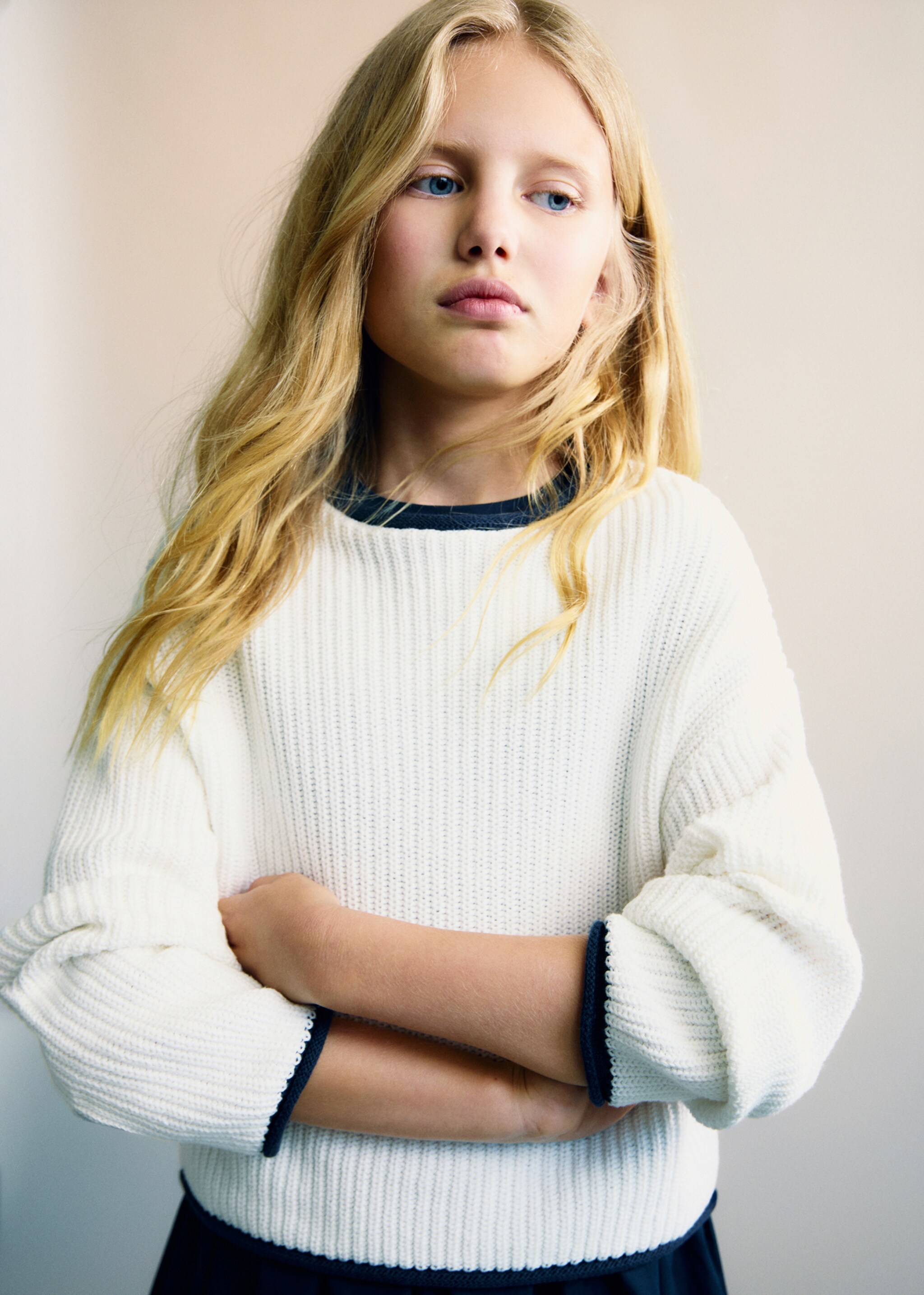 Knitted ribbed sweater - Medium plane