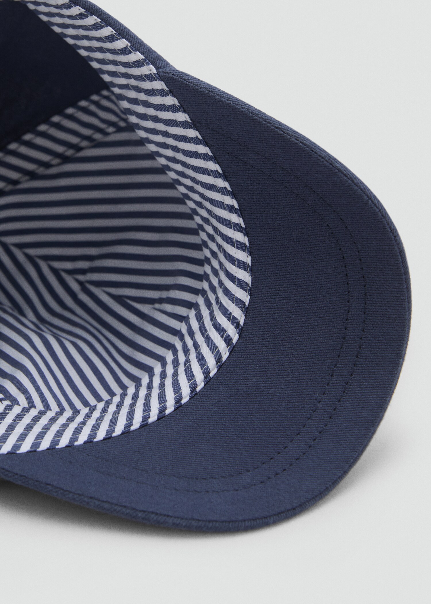 Embroidered detail cap - Details of the article 2
