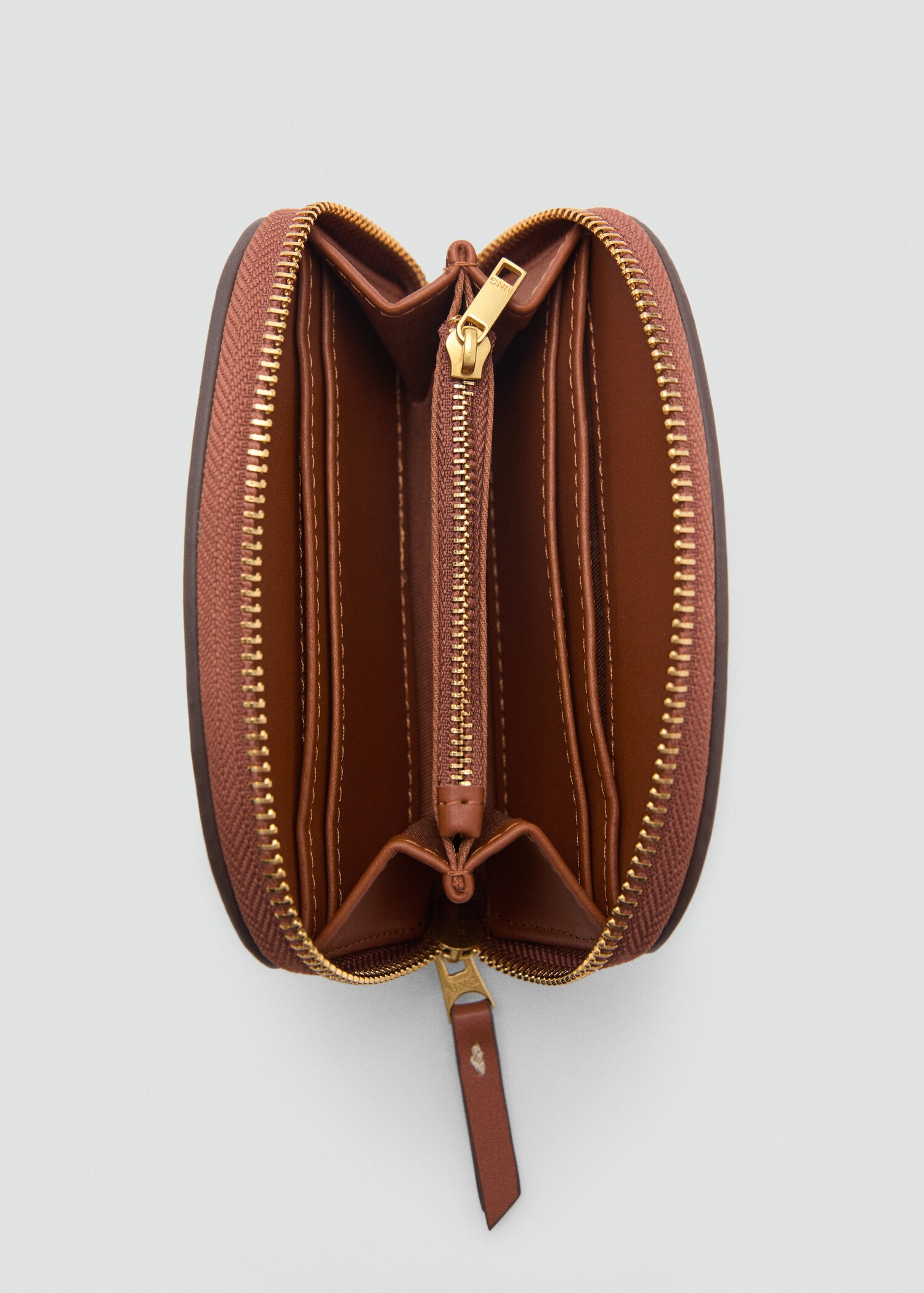 Contrasting canvas oval wallet - Details of the article 1