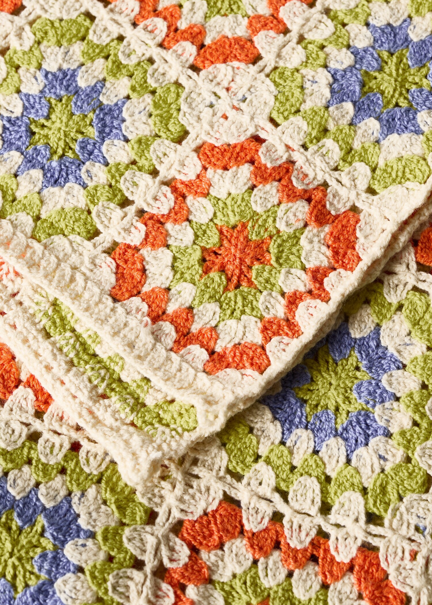 Children's multi-coloured crochet blanket - Details of the article 2