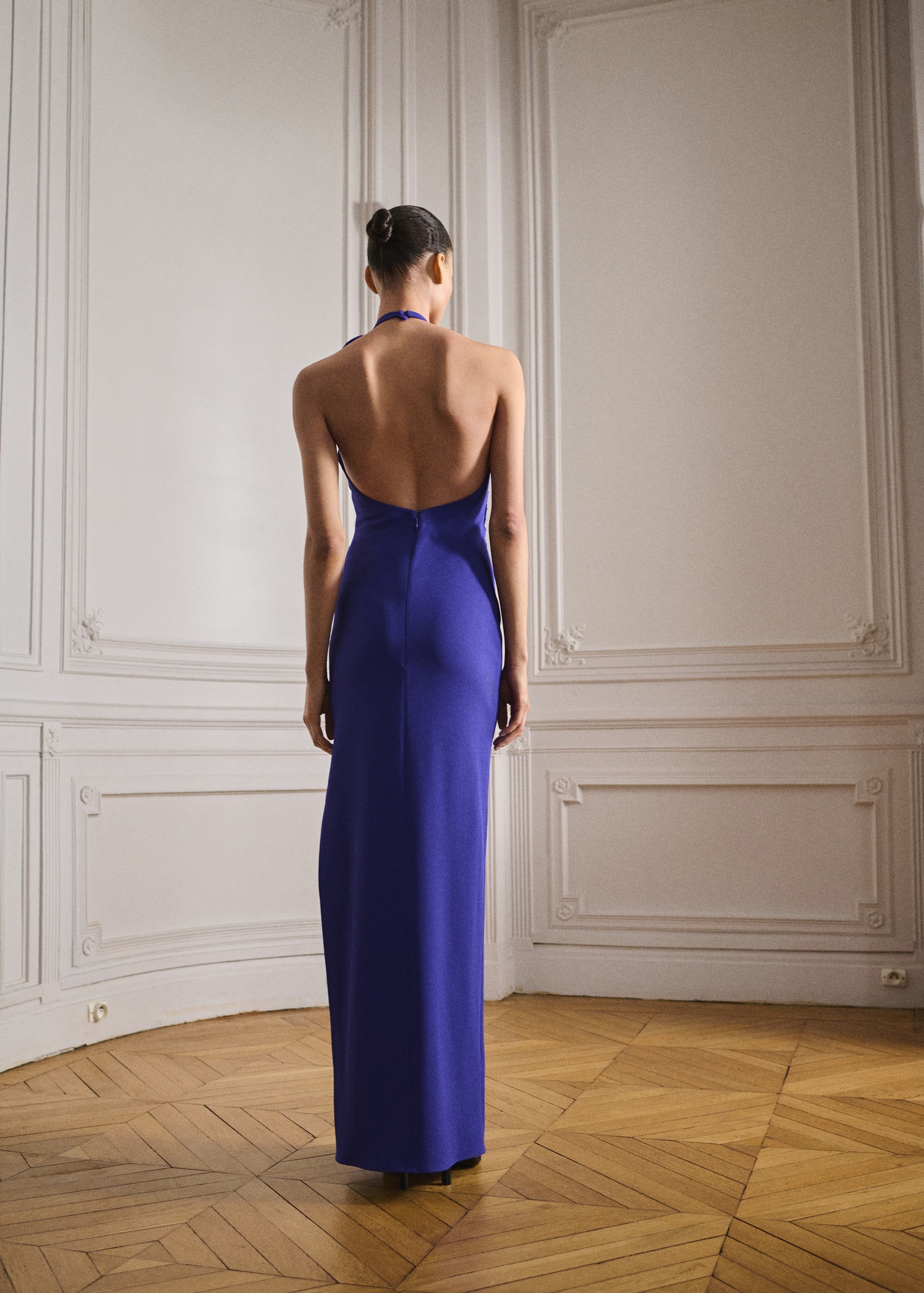 Draped halter-neck dress with flower motif - Reverse of the article
