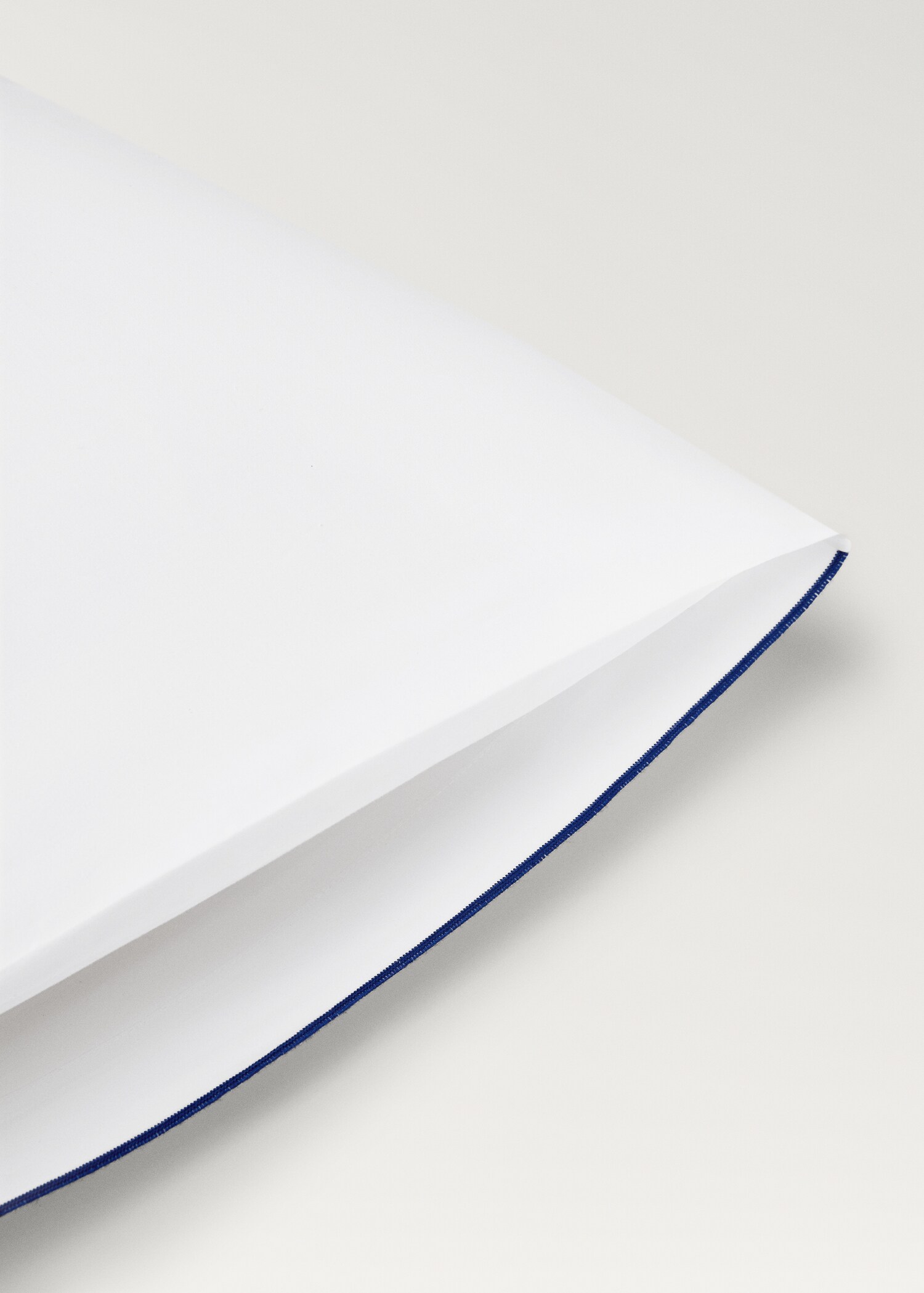 Two cotton percale pillowcases with contrasting overlock 50x75 cm - Details of the article 1