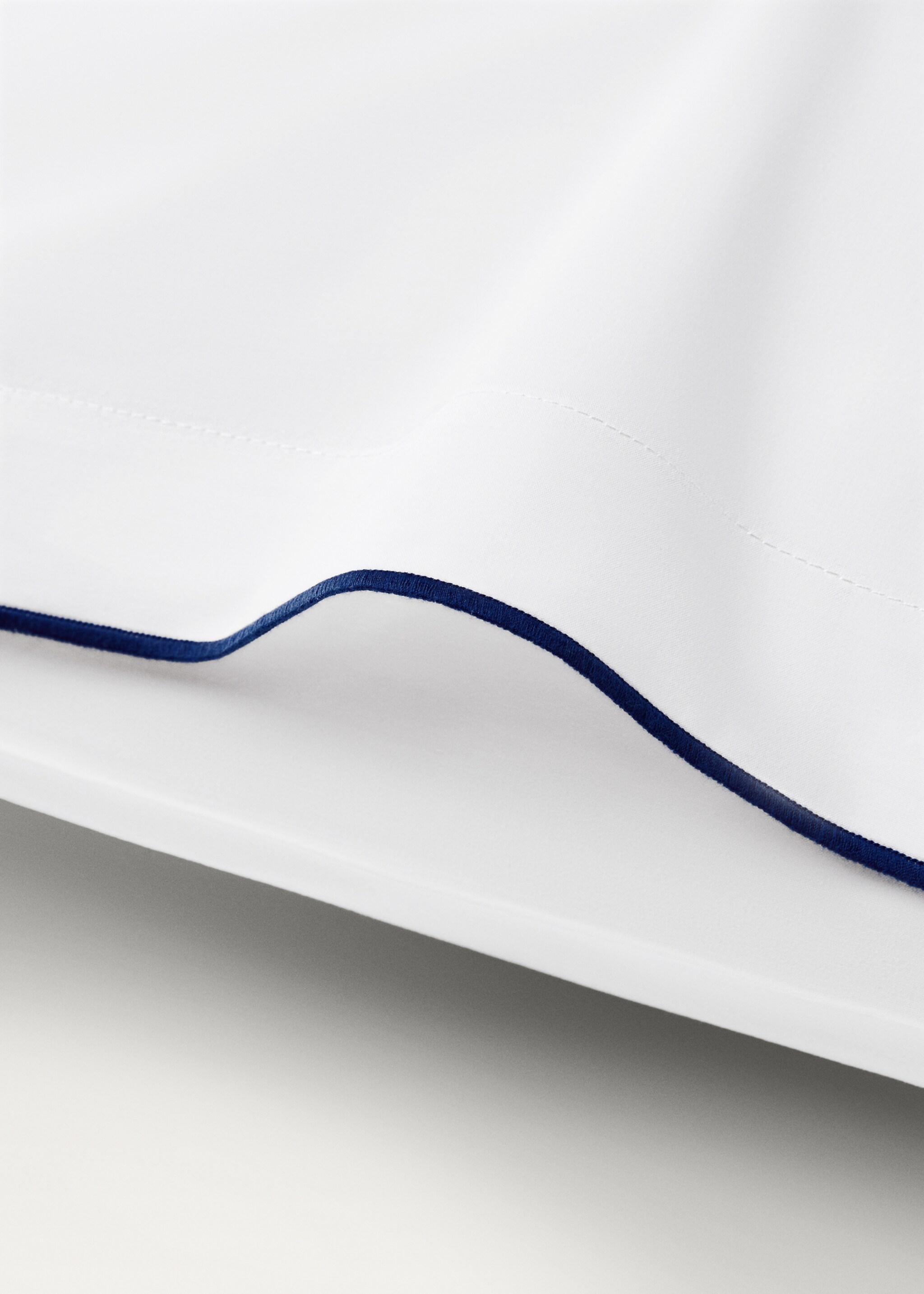 Two cotton percale pillowcases with contrasting overlock 50x75 cm - Details of the article 2