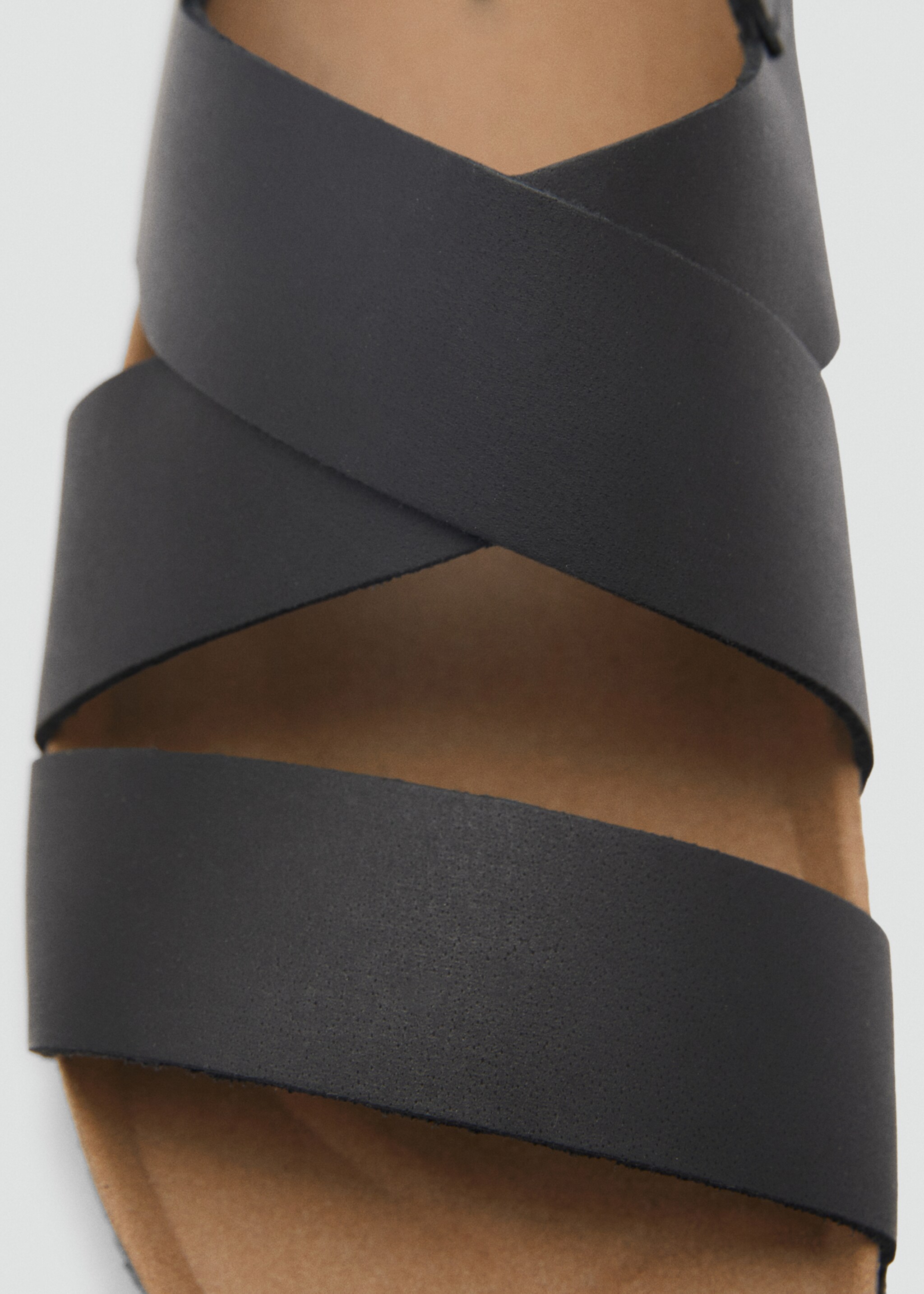 Crossed leather sandals with buckle - Details of the article 2