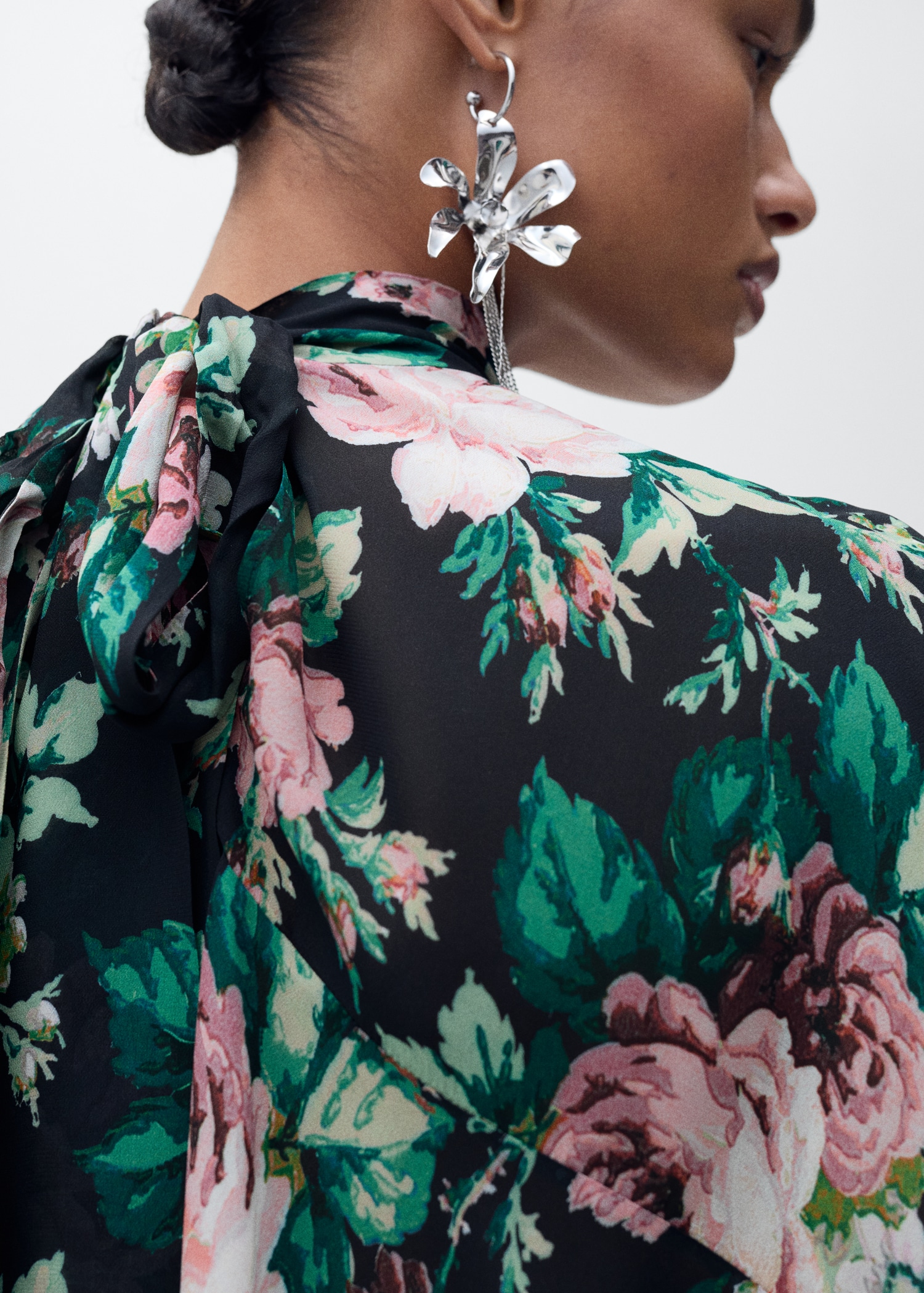 Blusa cuello alto estampado floral - Detalle del artículo 2