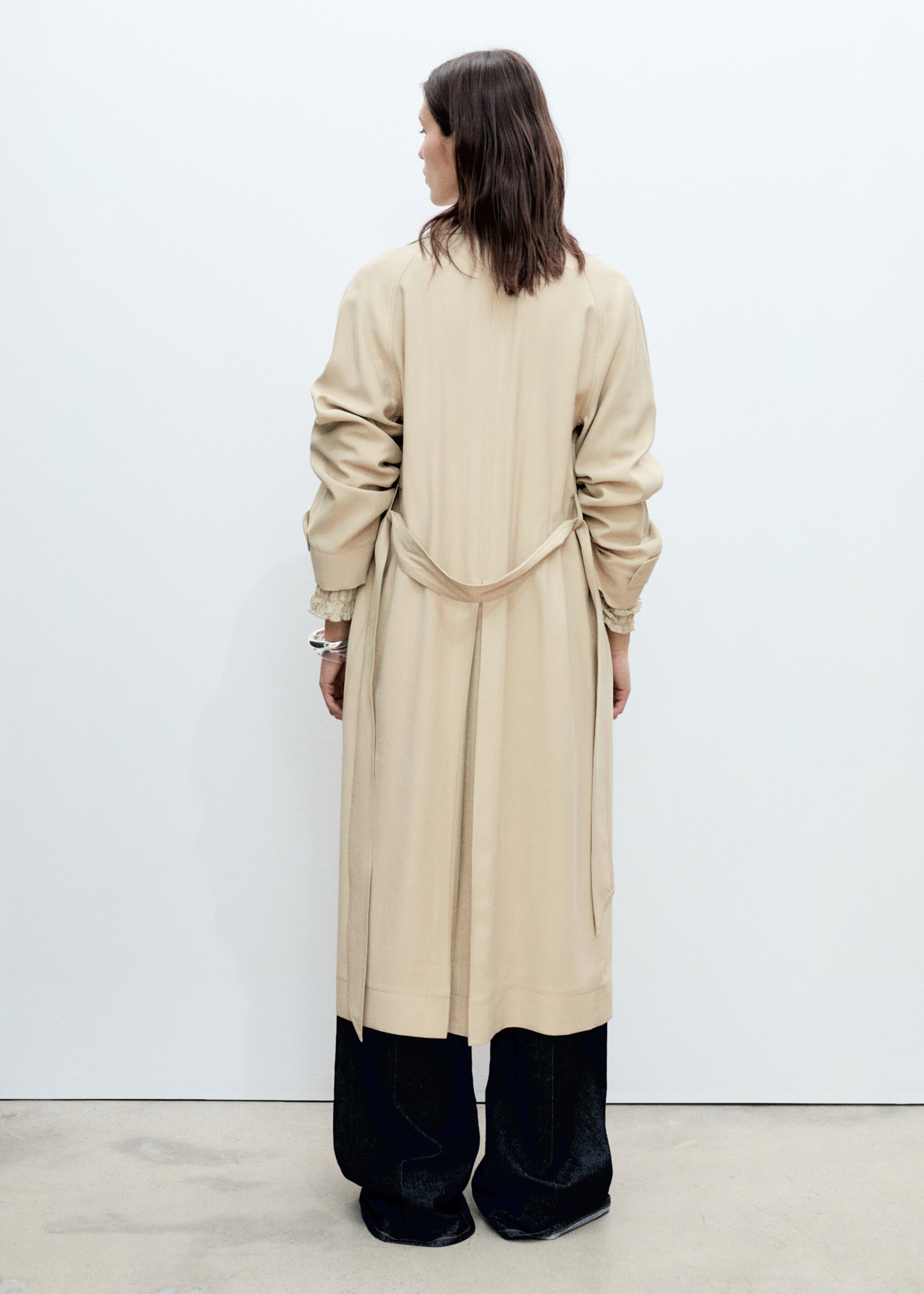 Soft trench coat with belt - Reverse of the article