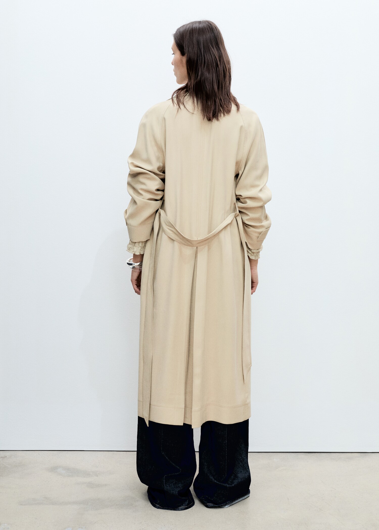 Soft trench coat with belt - Reverse of the article